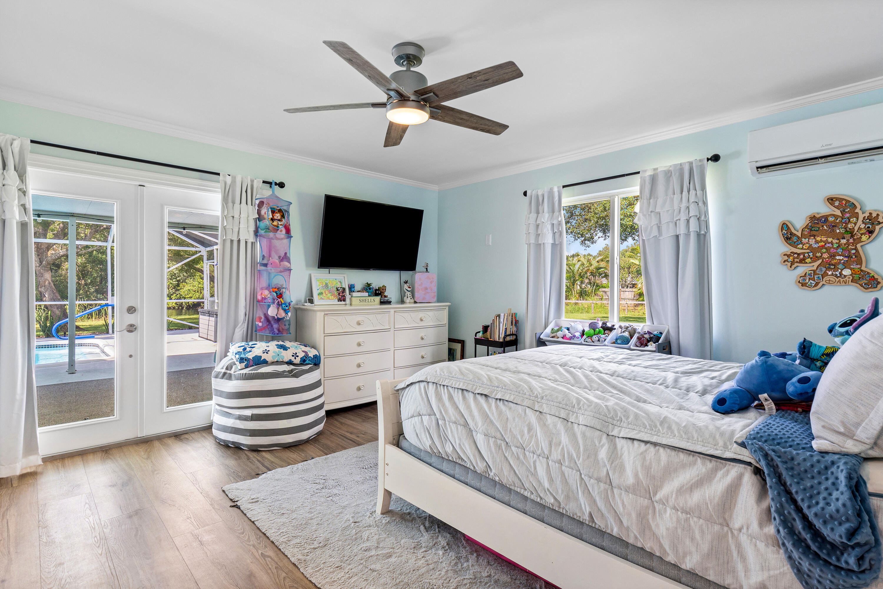 LAWN LAKE - Residential