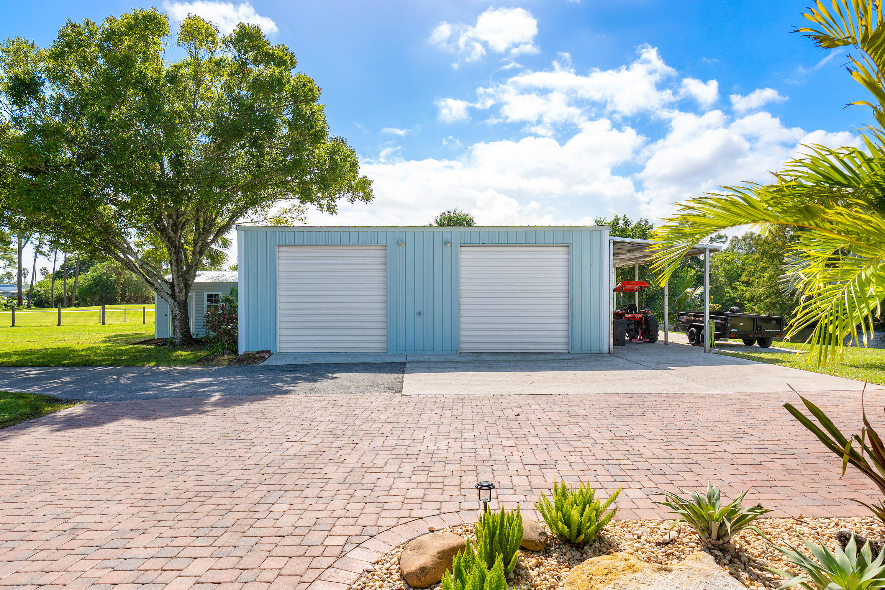 LAWN LAKE - Residential