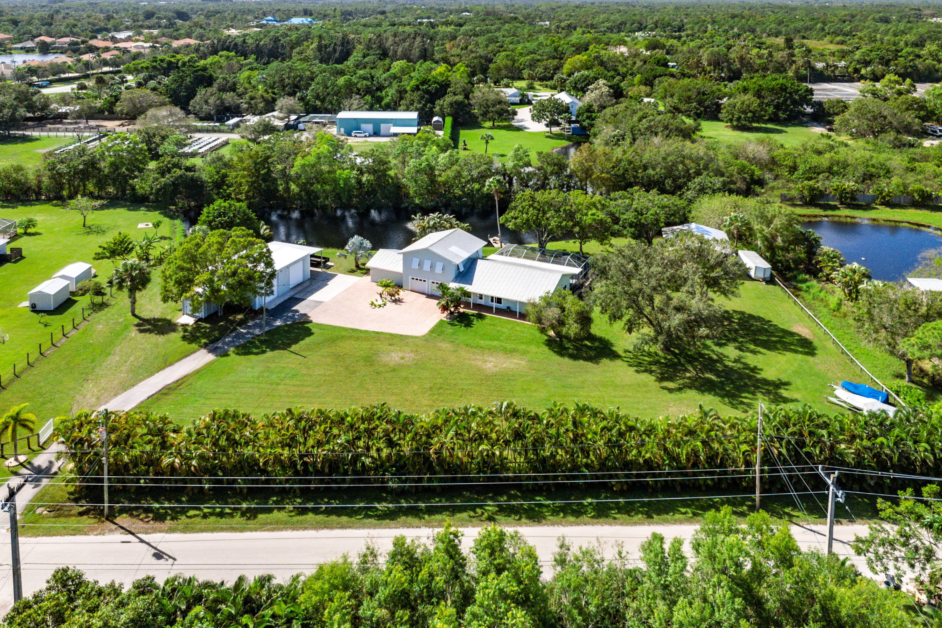 LAWN LAKE - Residential