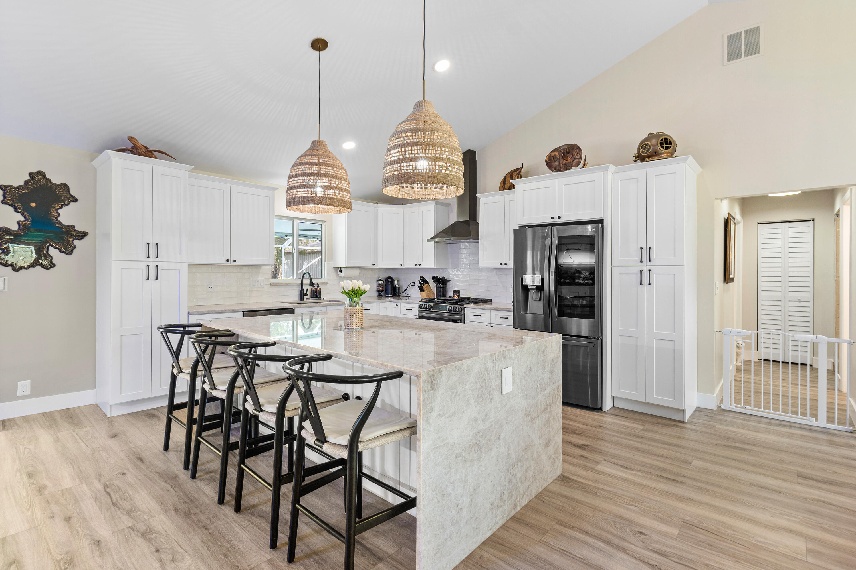 LAWN LAKE - Residential