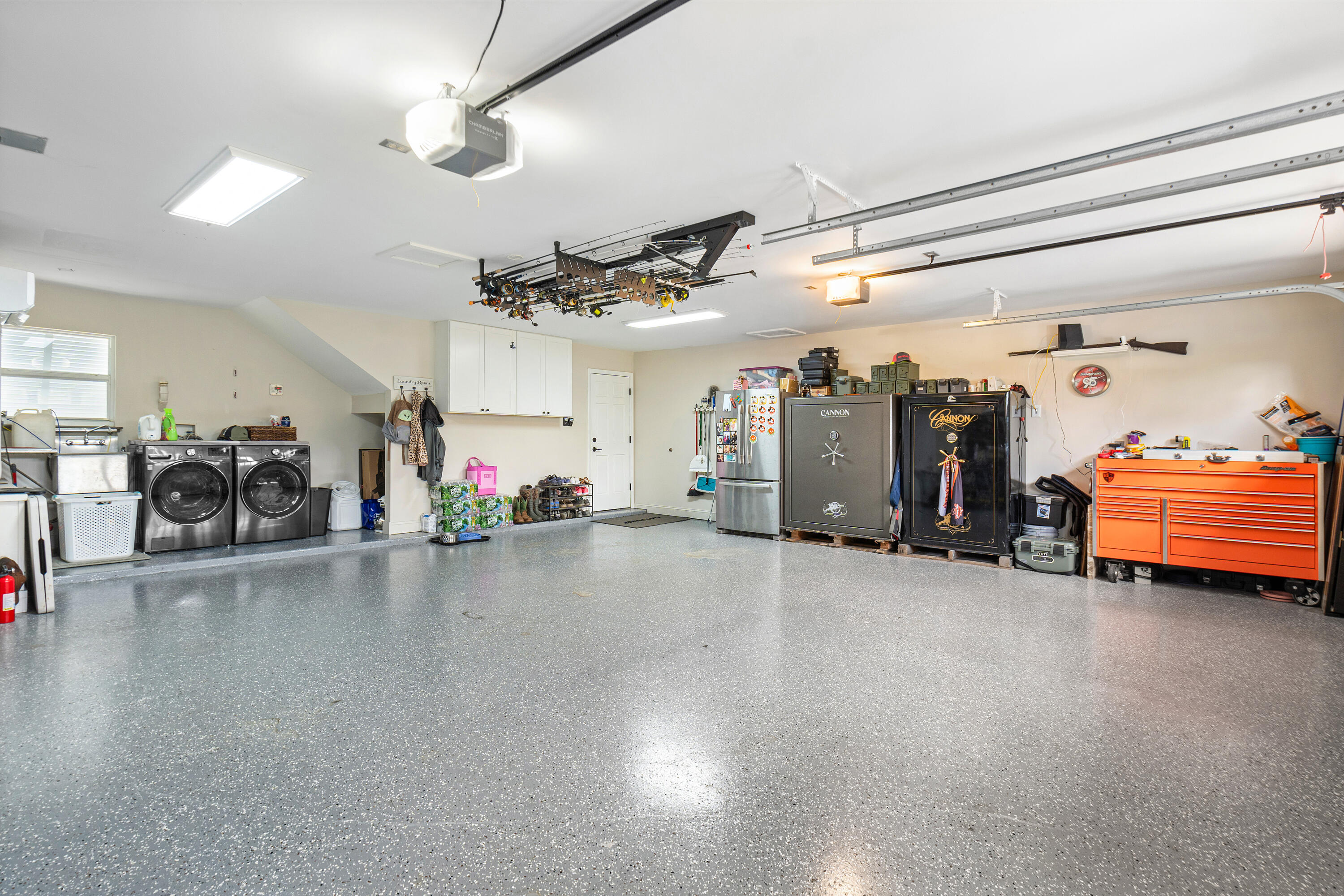 LAWN LAKE - Residential