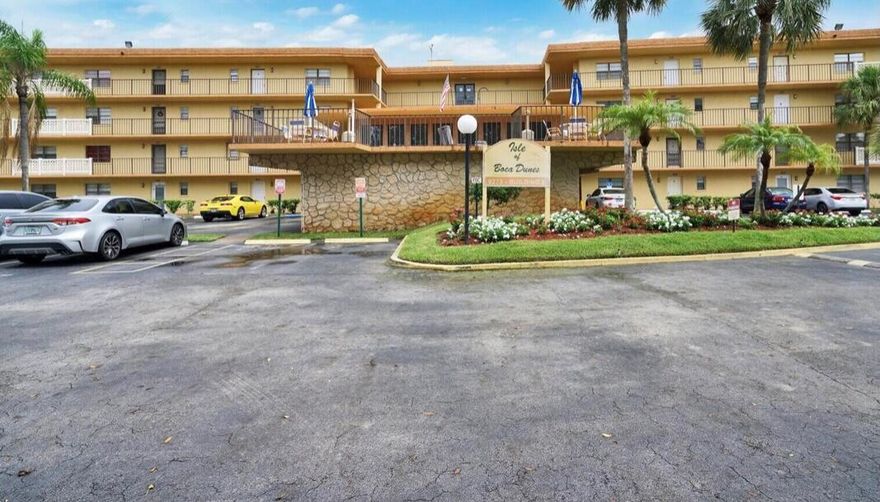 Beautiful 2/2 with updated kitchen granite counter tops. Bathrooms renovated. Tile floors throughout living area, laminate flooring in master bedroom. Full size washer and dryer. Schedule a showing today this unit will not last.