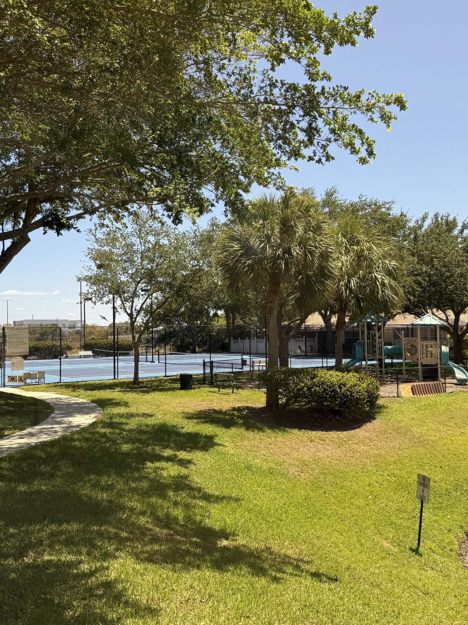 CORAL TRACE - Residential Lease