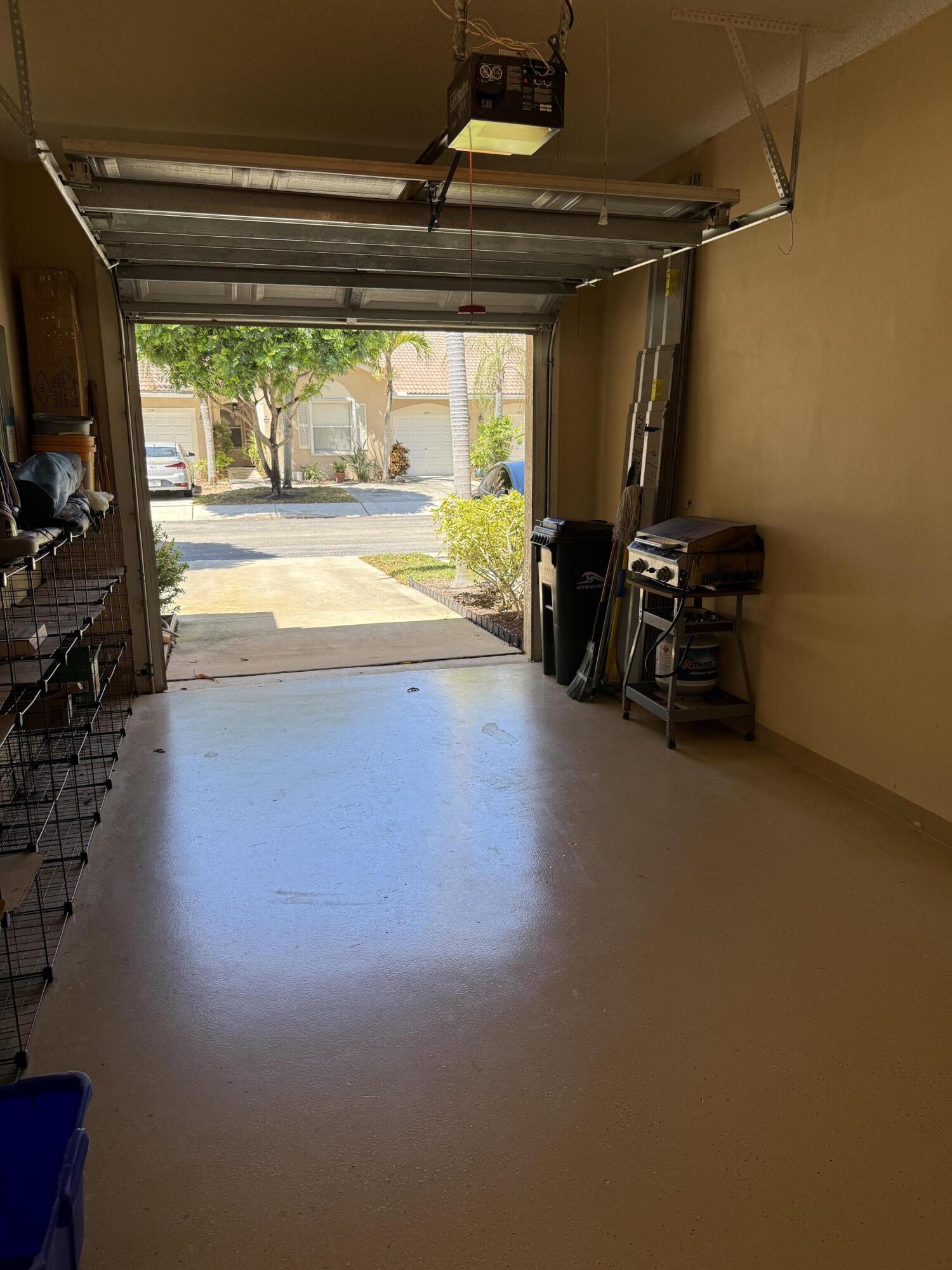 CORAL TRACE - Residential Lease