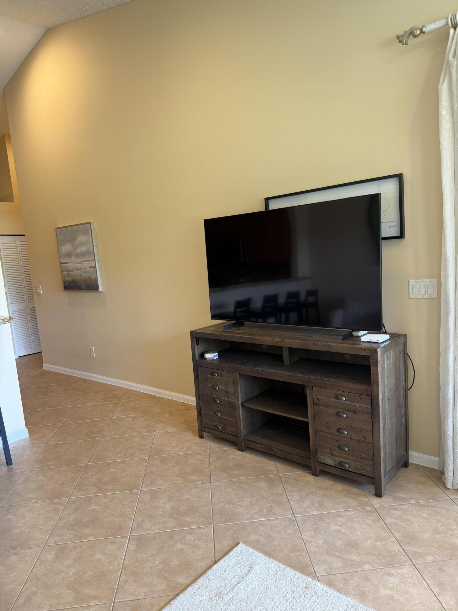 CORAL TRACE - Residential Lease