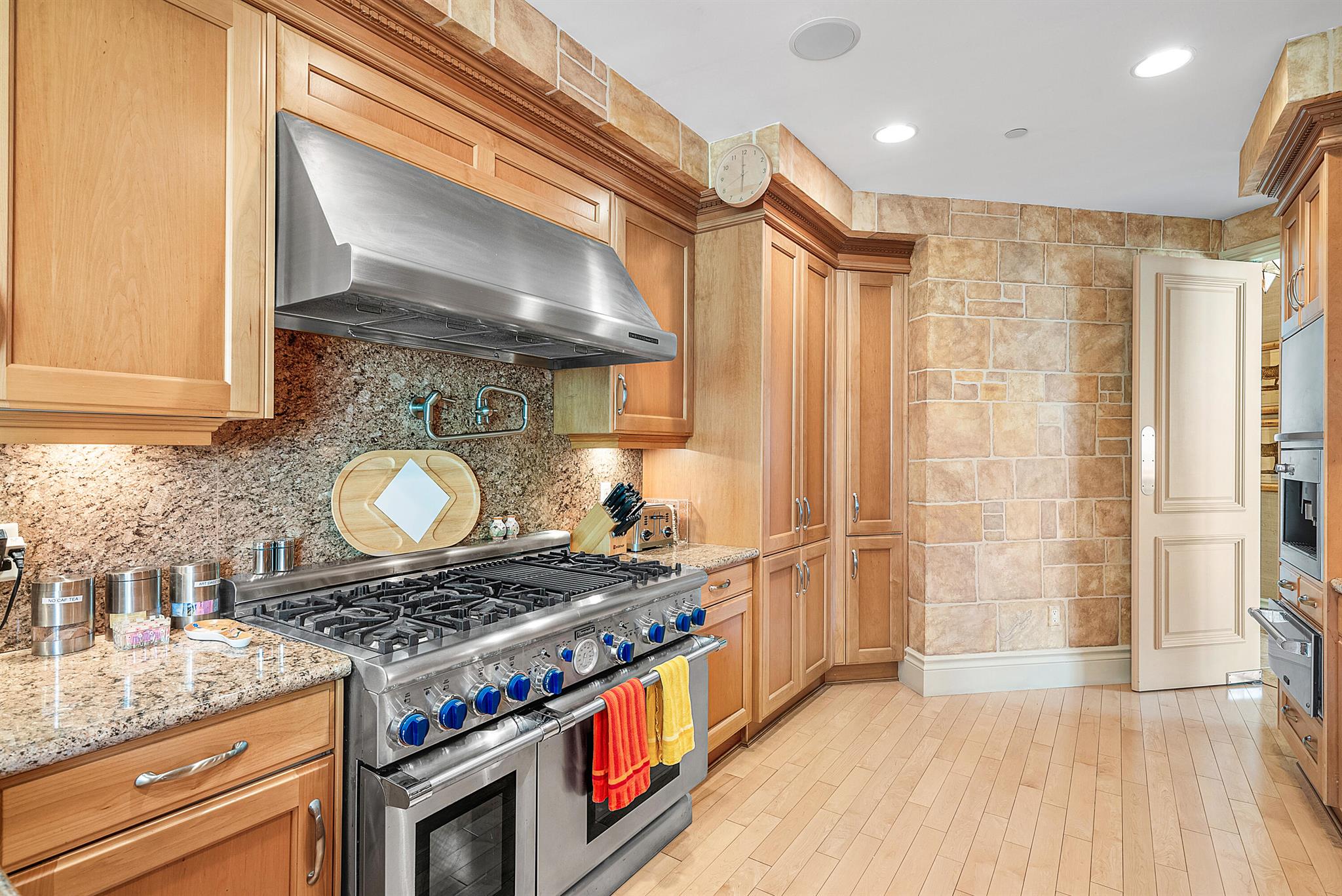 BELLARIA CONDO - Residential