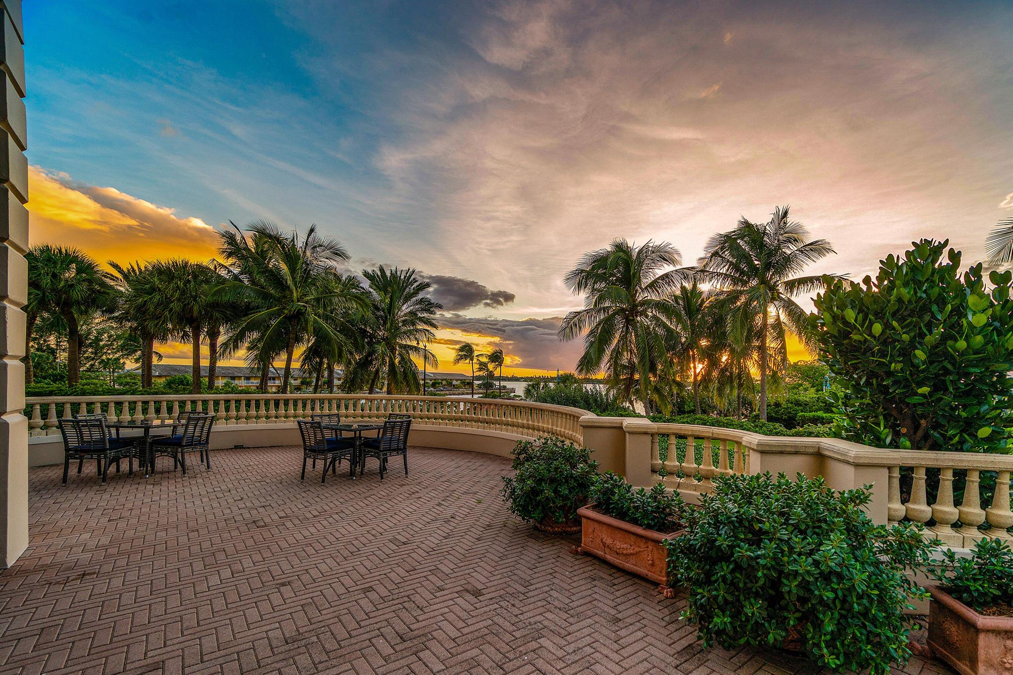BELLARIA CONDO - Residential