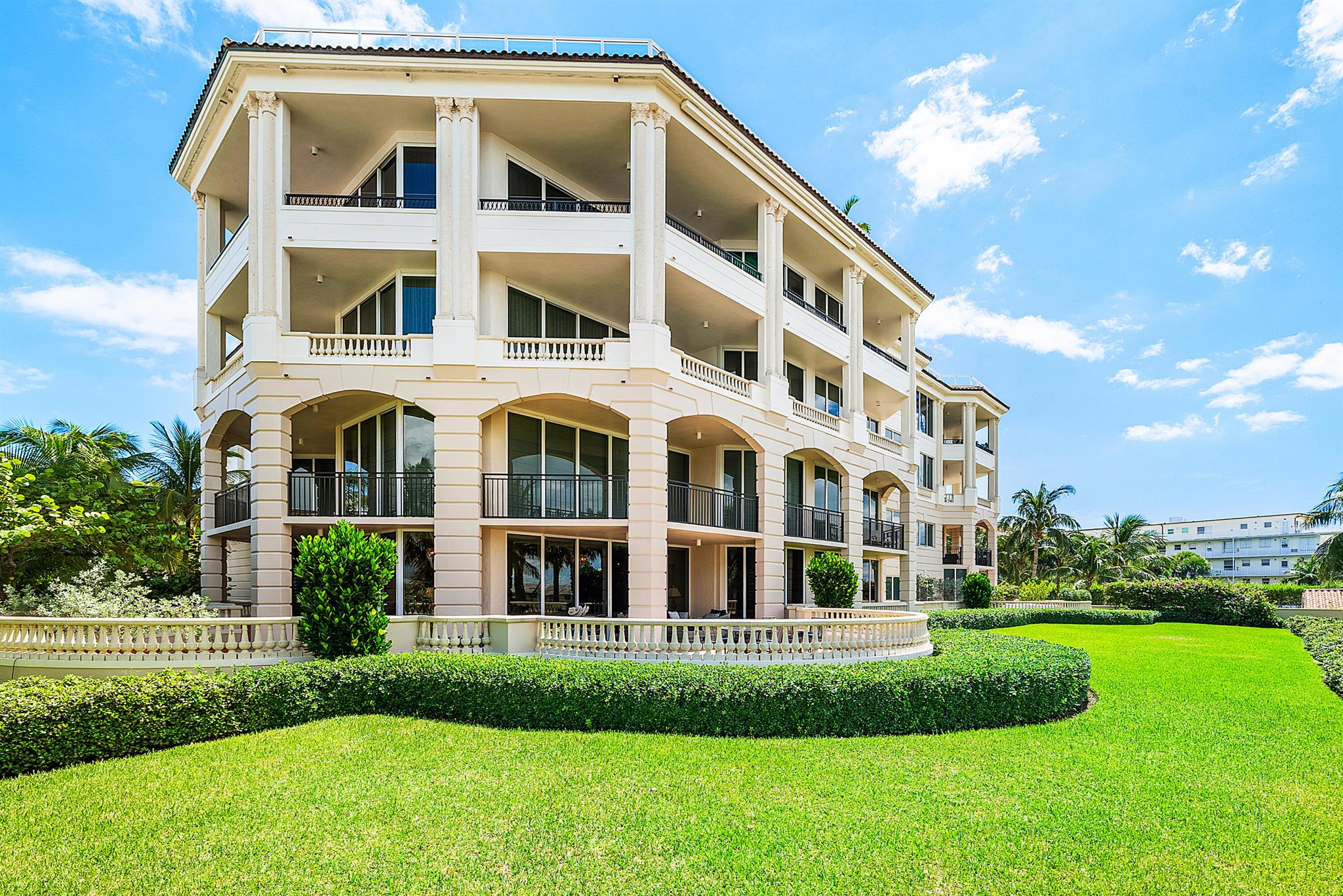 BELLARIA CONDO - Residential