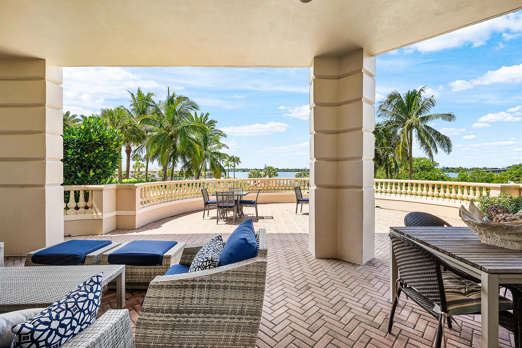 BELLARIA CONDO - Residential