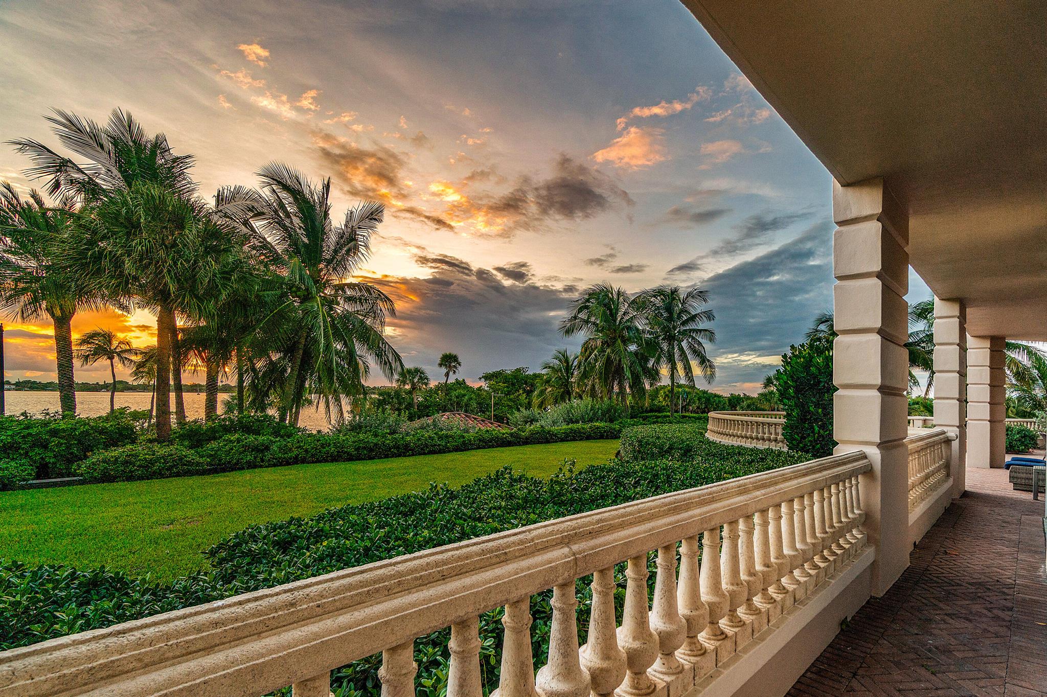 BELLARIA CONDO - Residential
