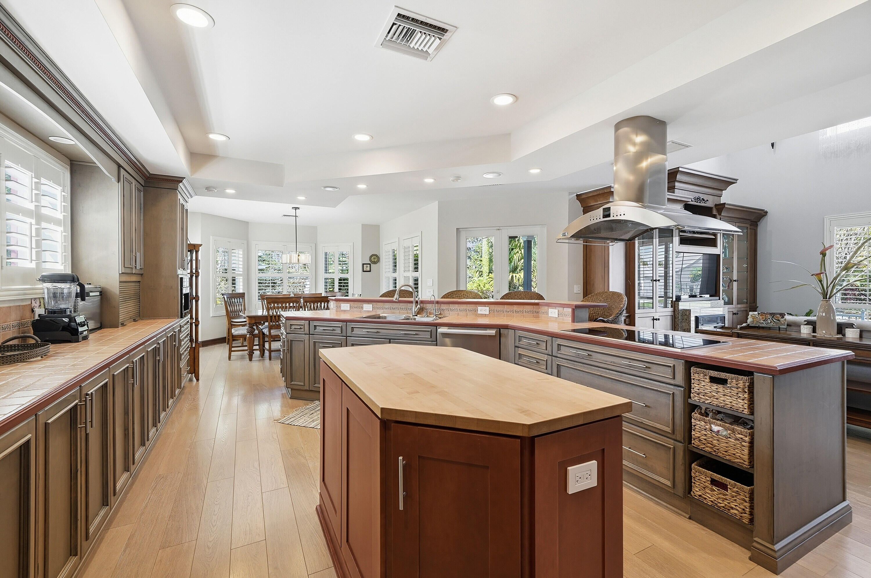 DAVIS ISLES - Residential