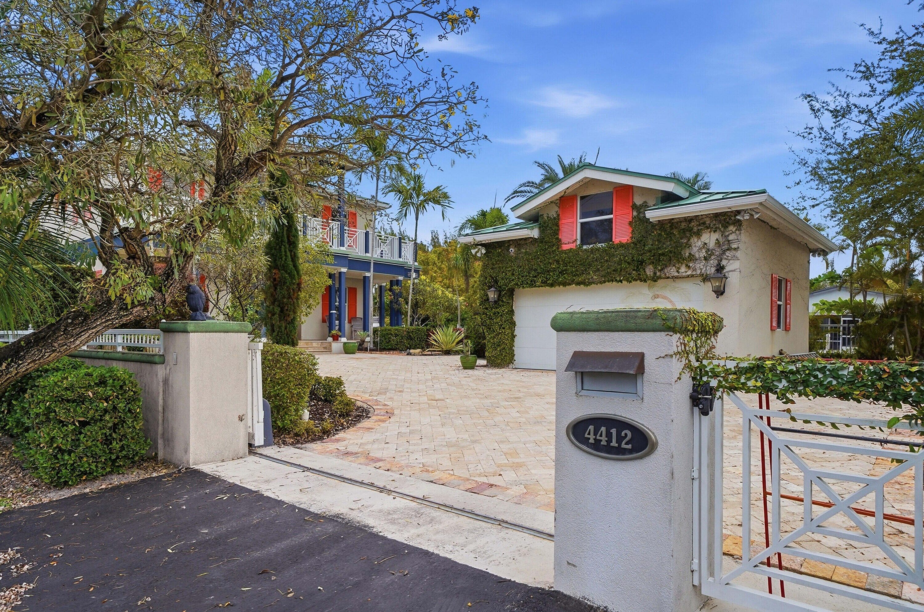 DAVIS ISLES - Residential