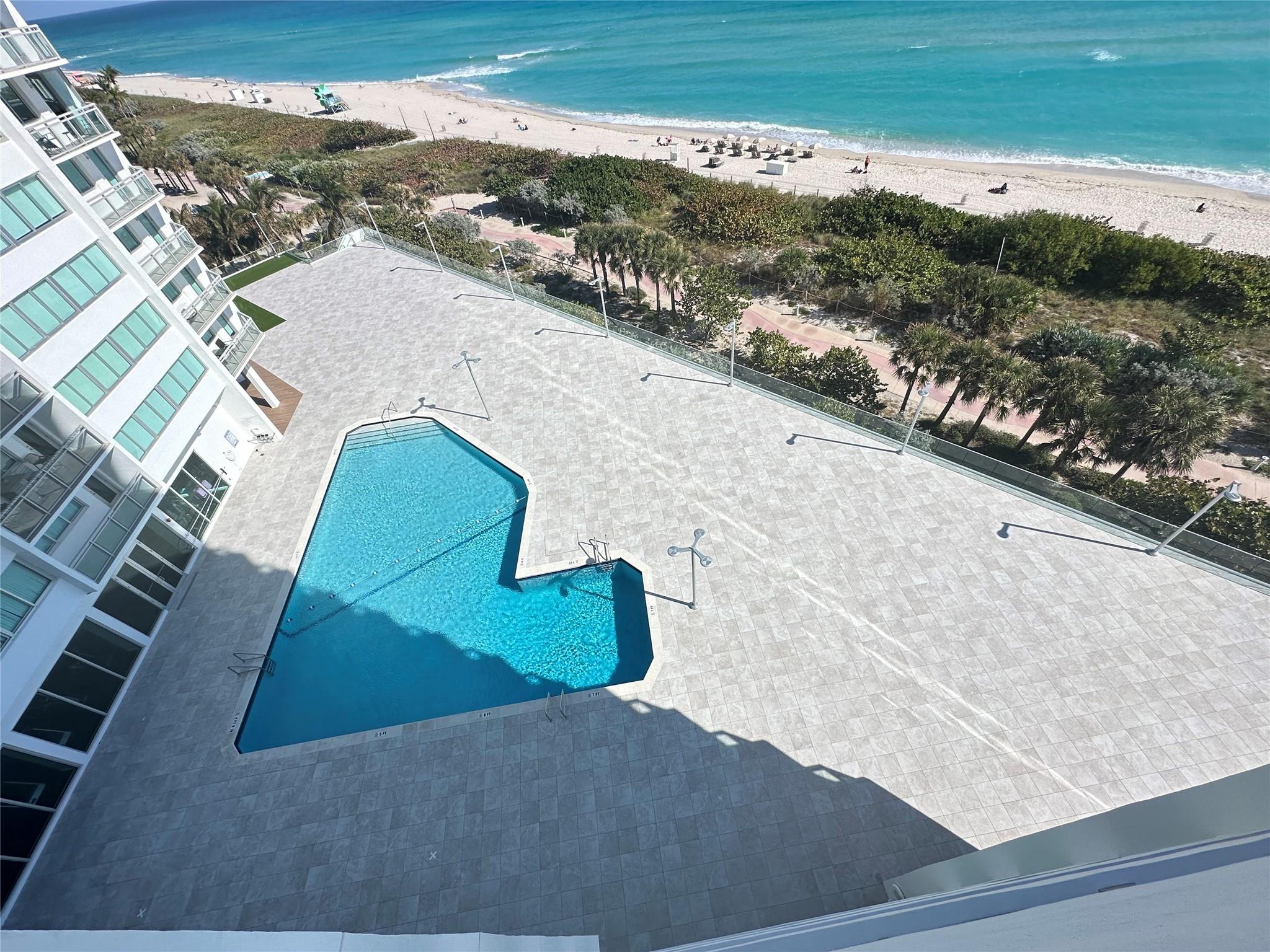 7135 Collins Ave 935