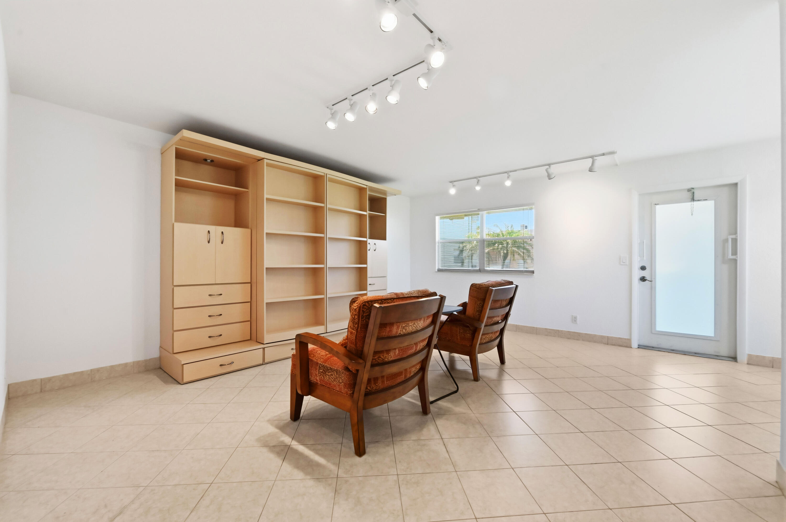 KINGS POINT FLANDERS CONDOS - Residential