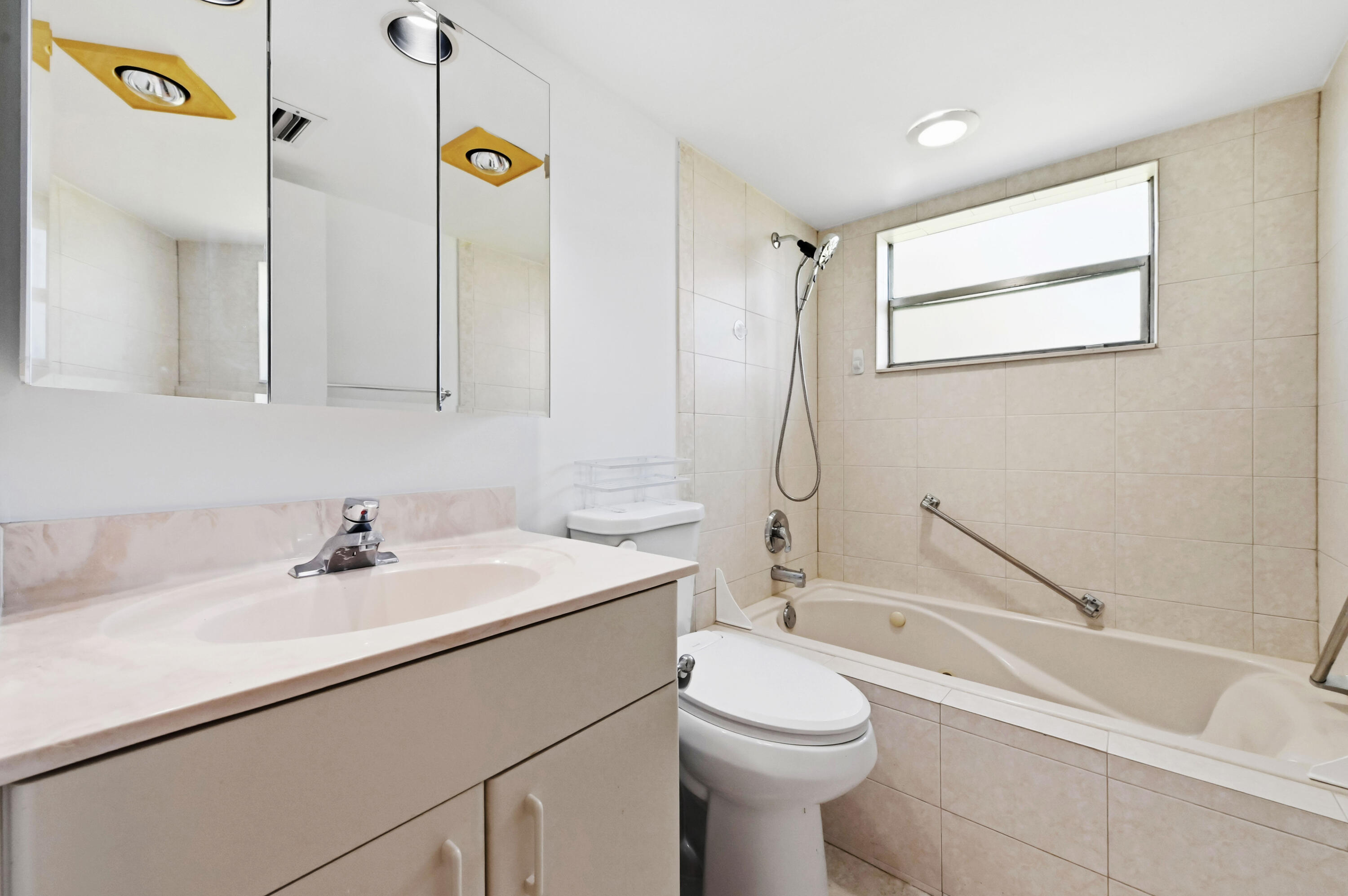 KINGS POINT FLANDERS CONDOS - Residential