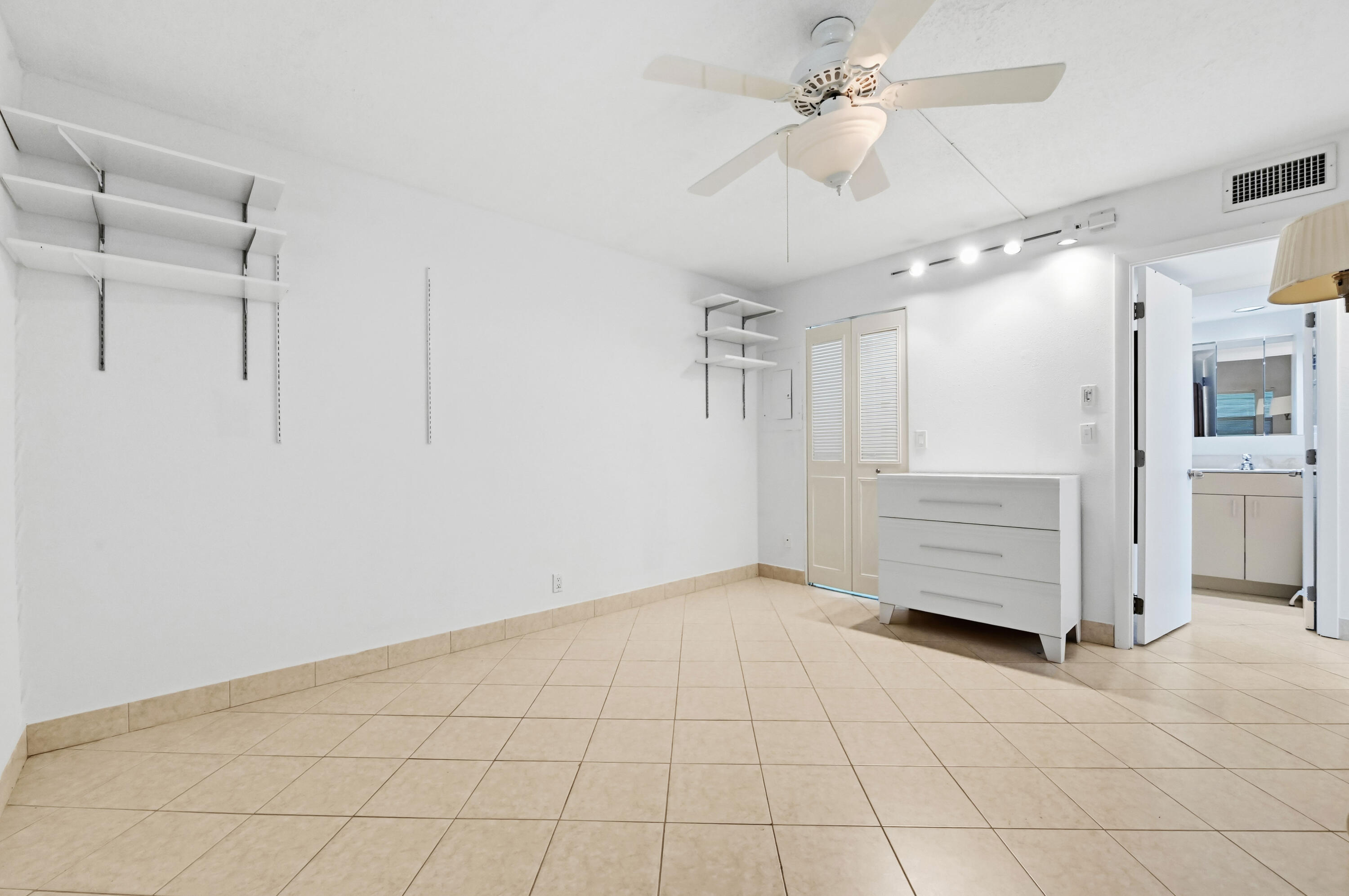 KINGS POINT FLANDERS CONDOS - Residential