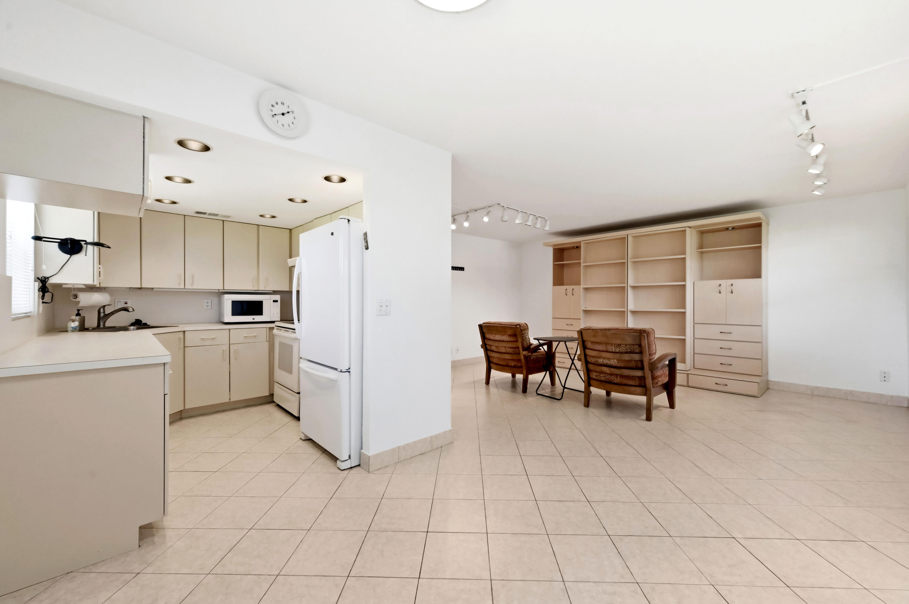 KINGS POINT FLANDERS CONDOS - Residential