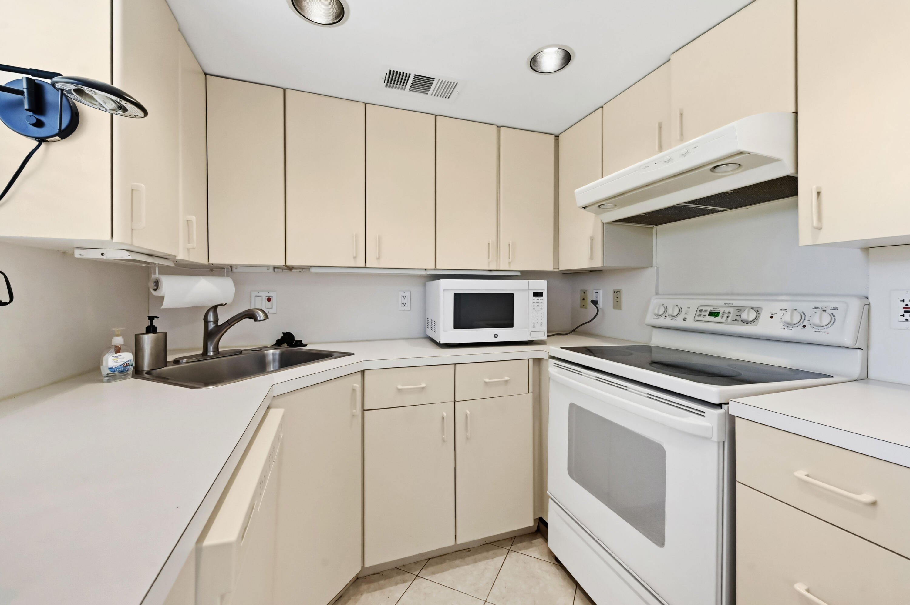 KINGS POINT FLANDERS CONDOS - Residential