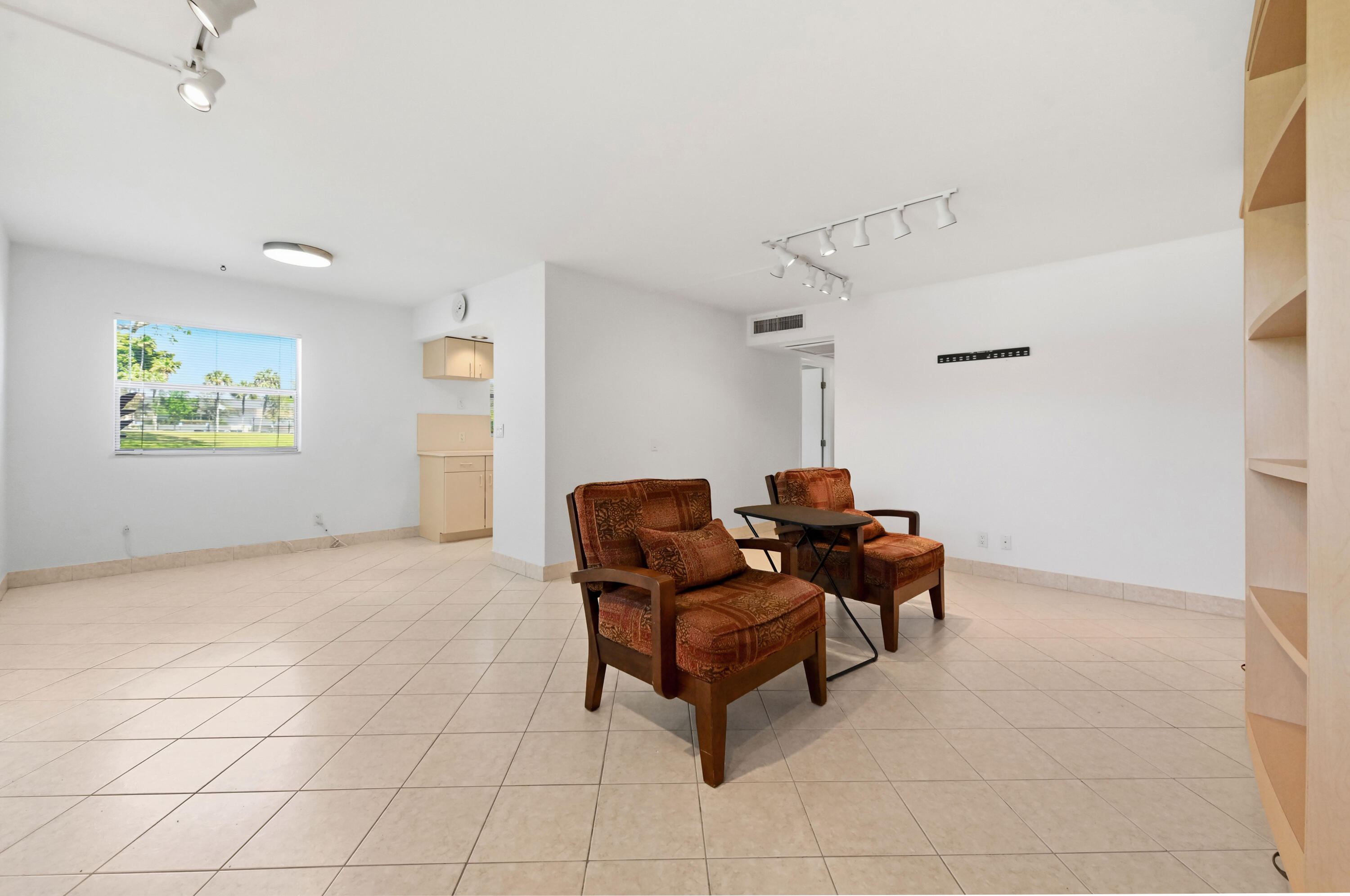 KINGS POINT FLANDERS CONDOS - Residential