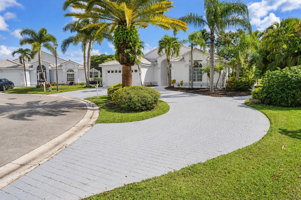 Photo of 4270 CAMROSE Lane, West Palm Beach, FL 33417 (MLS # B26094227)