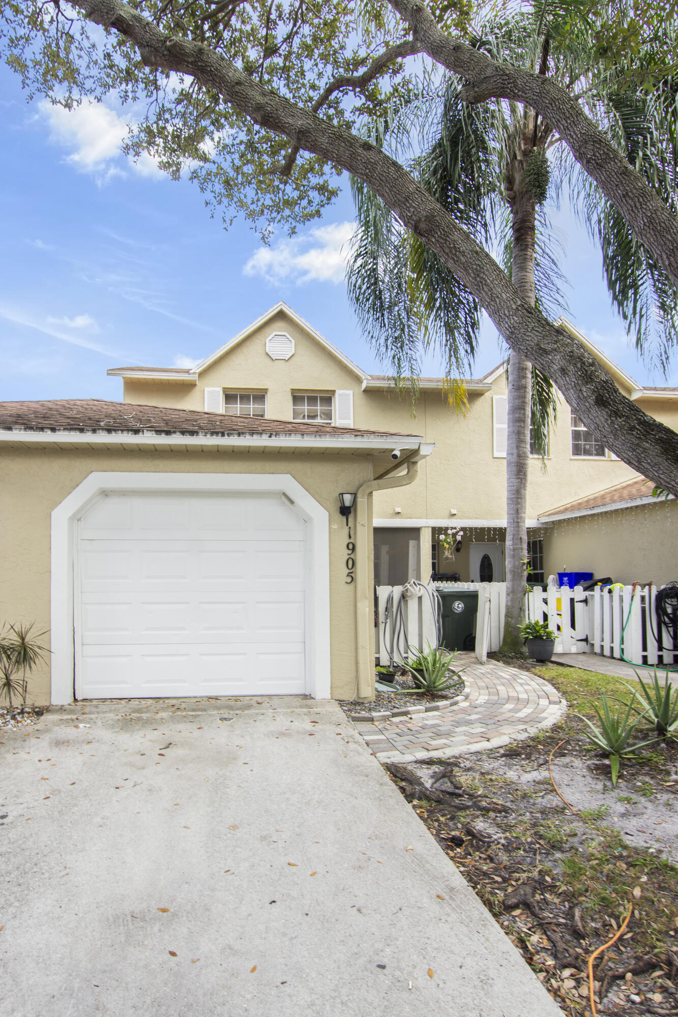 JOGGERS RUN - Residential