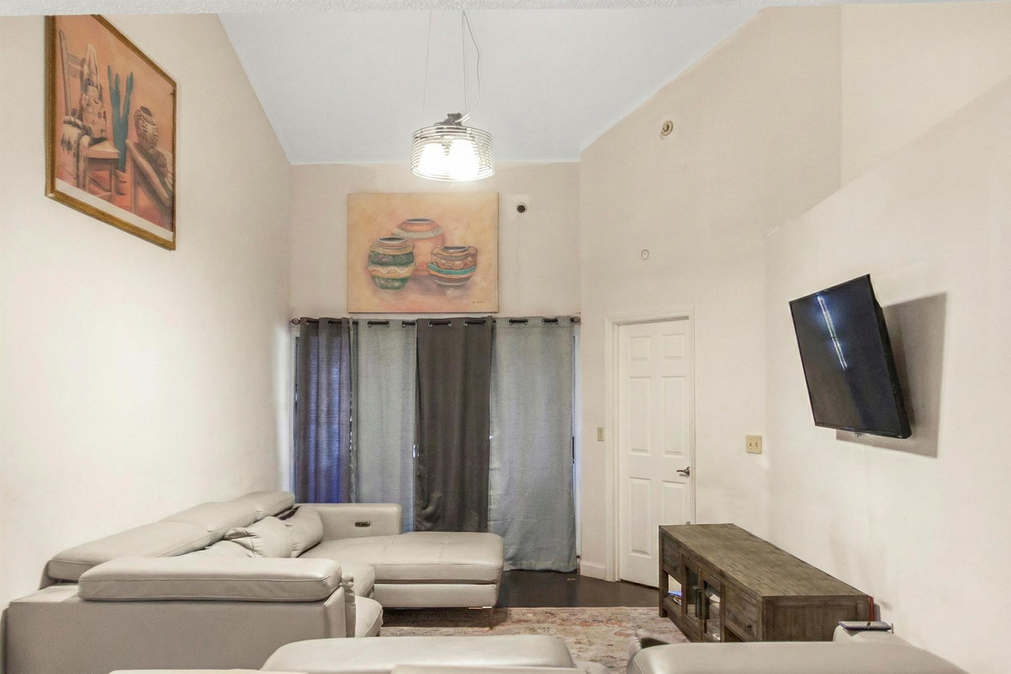 1905 Maplewood Drive