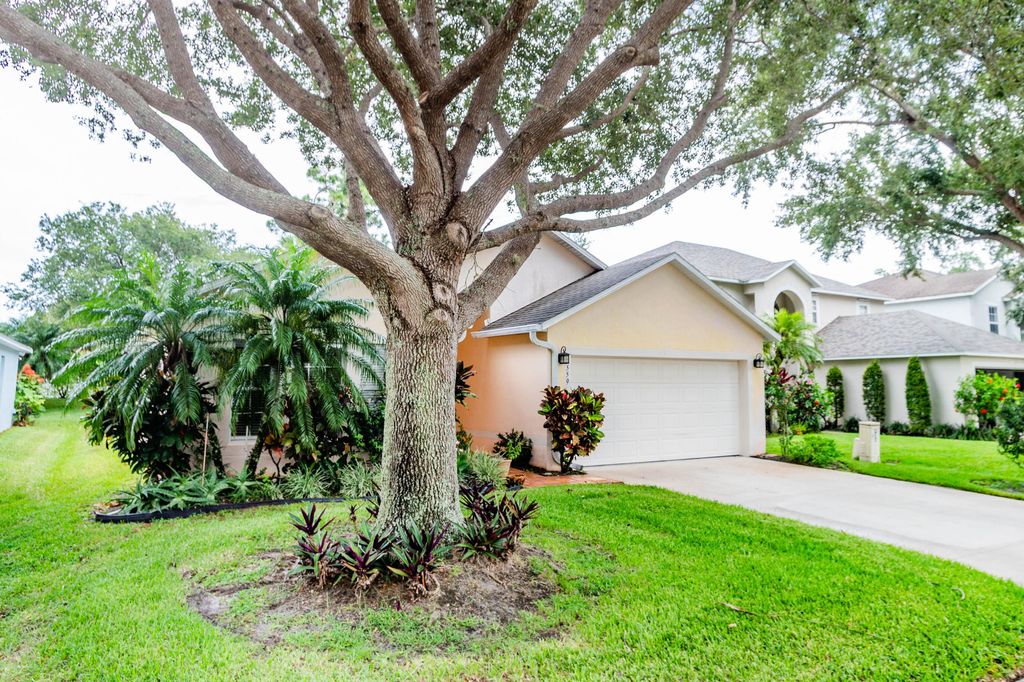 Photo of 2559 12th Square SW, Vero Beach, FL 32968 (MLS # R11105003)