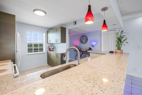 Tiny photo for 575 Oaks Lane #708, Pompano Beach, FL 33069 (MLS # B26086378)