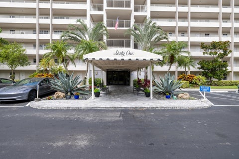 Tiny photo for 575 Oaks Lane #708, Pompano Beach, FL 33069 (MLS # B26086378)