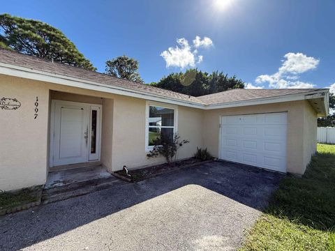1997 SE Burgundy Lane Port St Lucie FL 34952