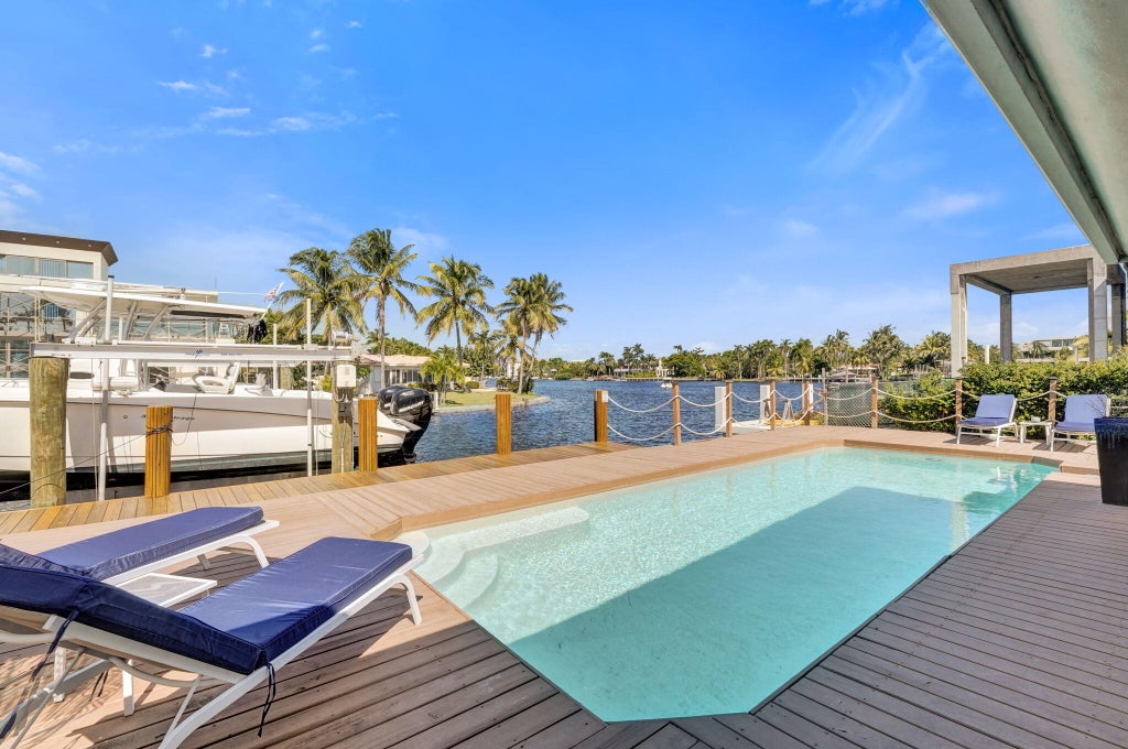 Photo of 2225 NE 15TH Court, Fort Lauderdale, FL 33304 (MLS # B26091531)