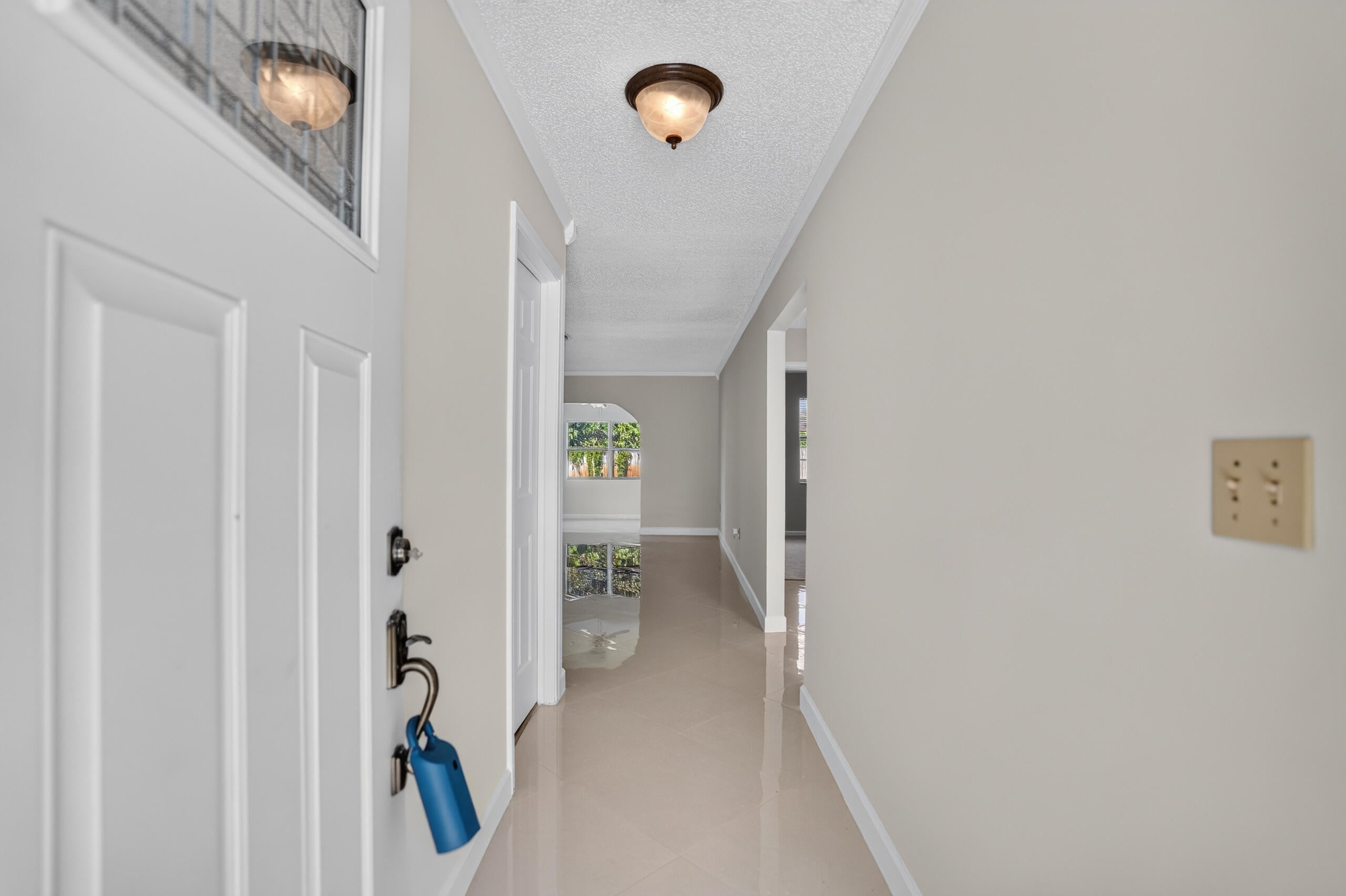 702 PLACE TAVANT
