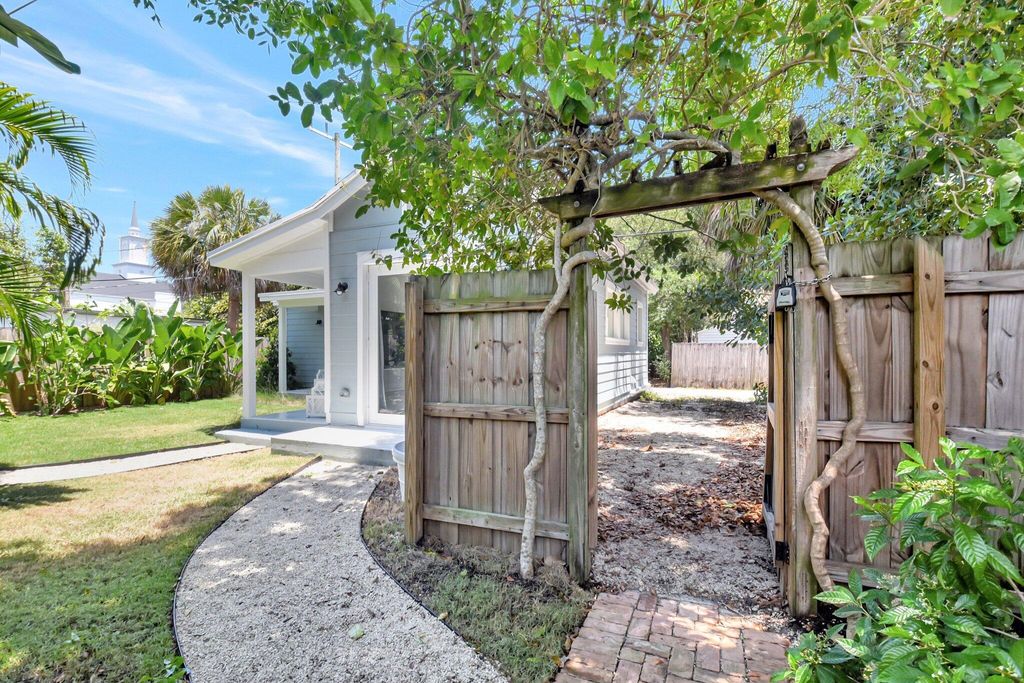 Photo of 220 S L Street, Lake Worth Beach, FL 33460 (MLS # R11123451)