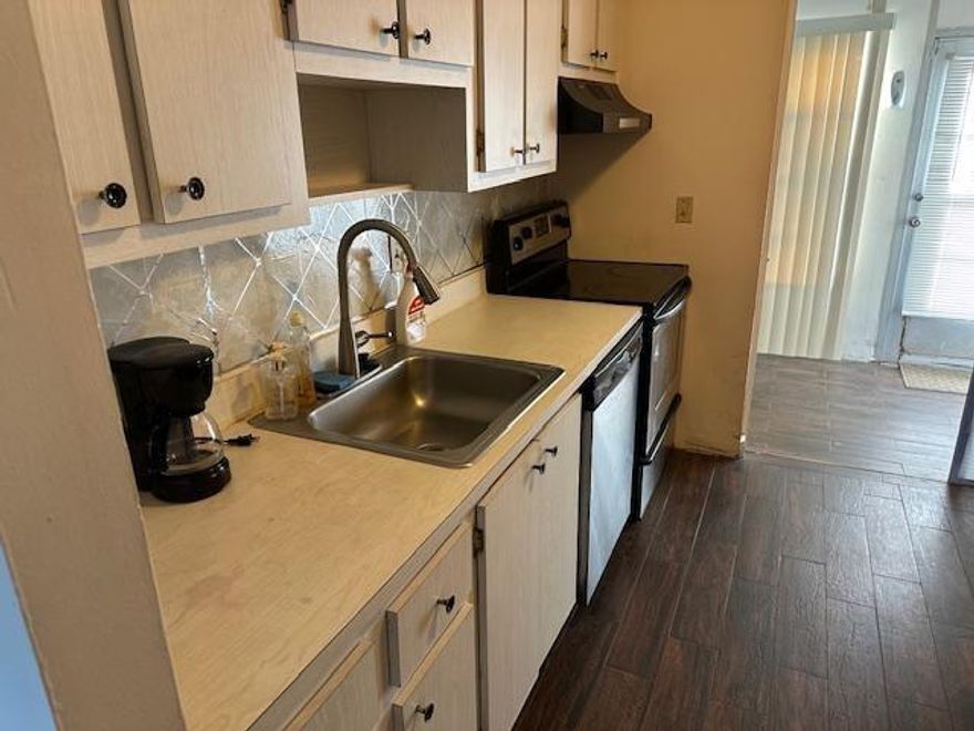 MUCH SOUGHT AFTER 1/1.5 CONDO ON THE FIRST FLOOR. UPDATED FLOOR, WALK IN SHOWER, ENCLOSED PATIO. LARGE OPEN SPACE BEHIND UNIT. AMENITIES INCLUDE BILLIARDS, LIBRARY, EXERCISE ROOM, KITCHEN FACILITIES, LARGE AUDITORIUM, SPACIOUS POOL AREA. CLOSE TO PUBLIX, WALGREENS, BANKS, RESTAURANTS, BANKS, MALL, AND SHORT DRIVE TO THE BEACH. ASSOCIATION STATES 55+, REQUIRES 675+ CREDIT SCORE, $750 SECURITY DEPOSIT, APPLICATION WITH IN PERSON INTEERVIEW.