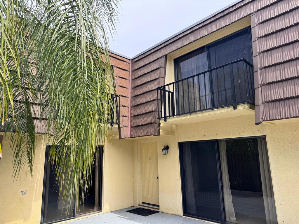 Photo of 904 9TH Court, Palm Beach Gardens, FL 33410 (MLS # B26068809)