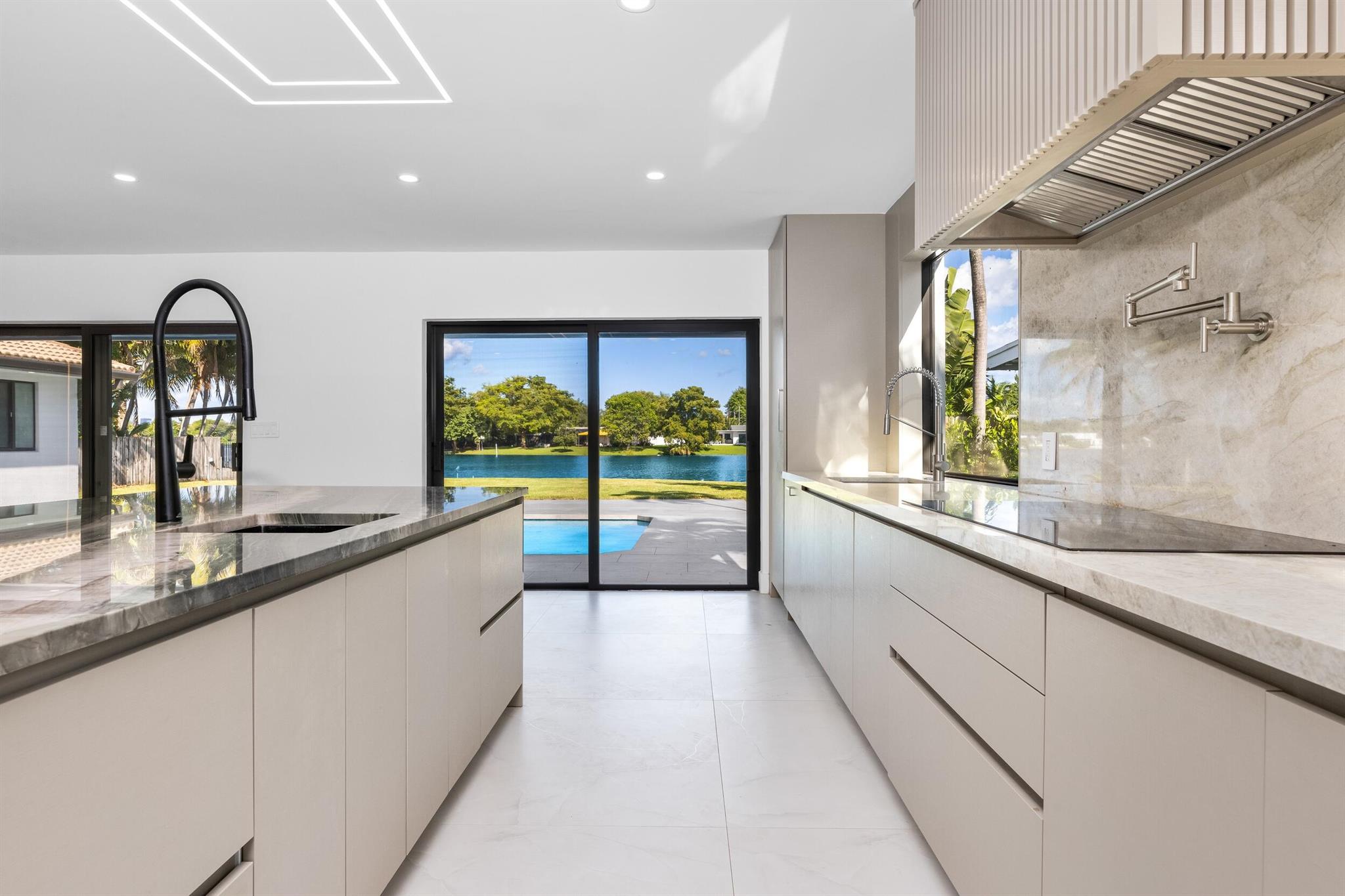 GREYKNOLL GOLF ESTS - Residential