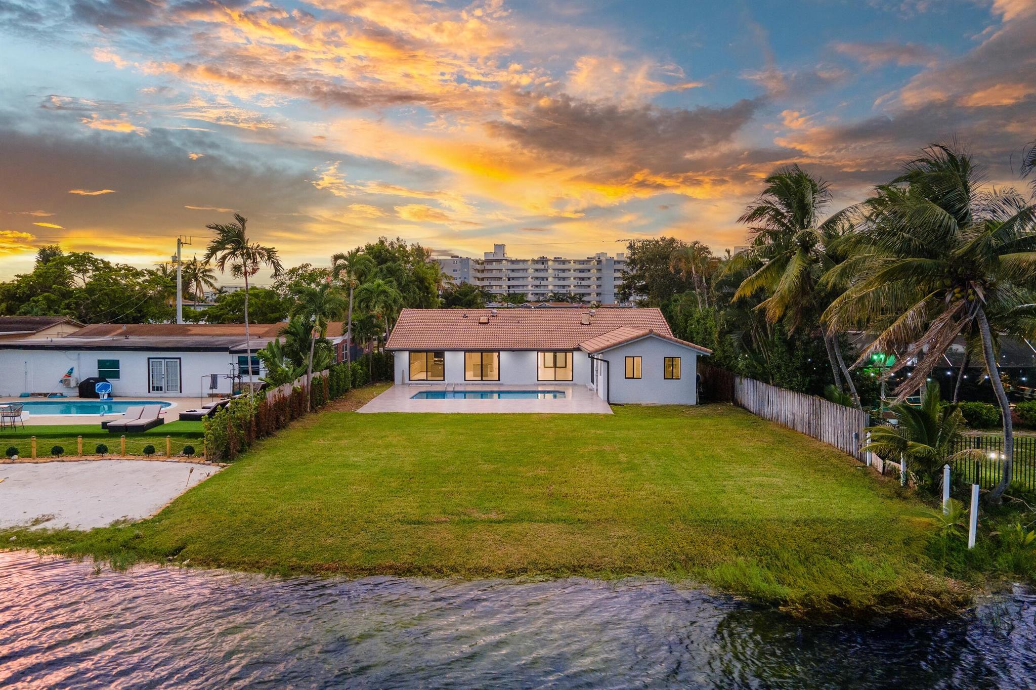 GREYKNOLL GOLF ESTS - Residential