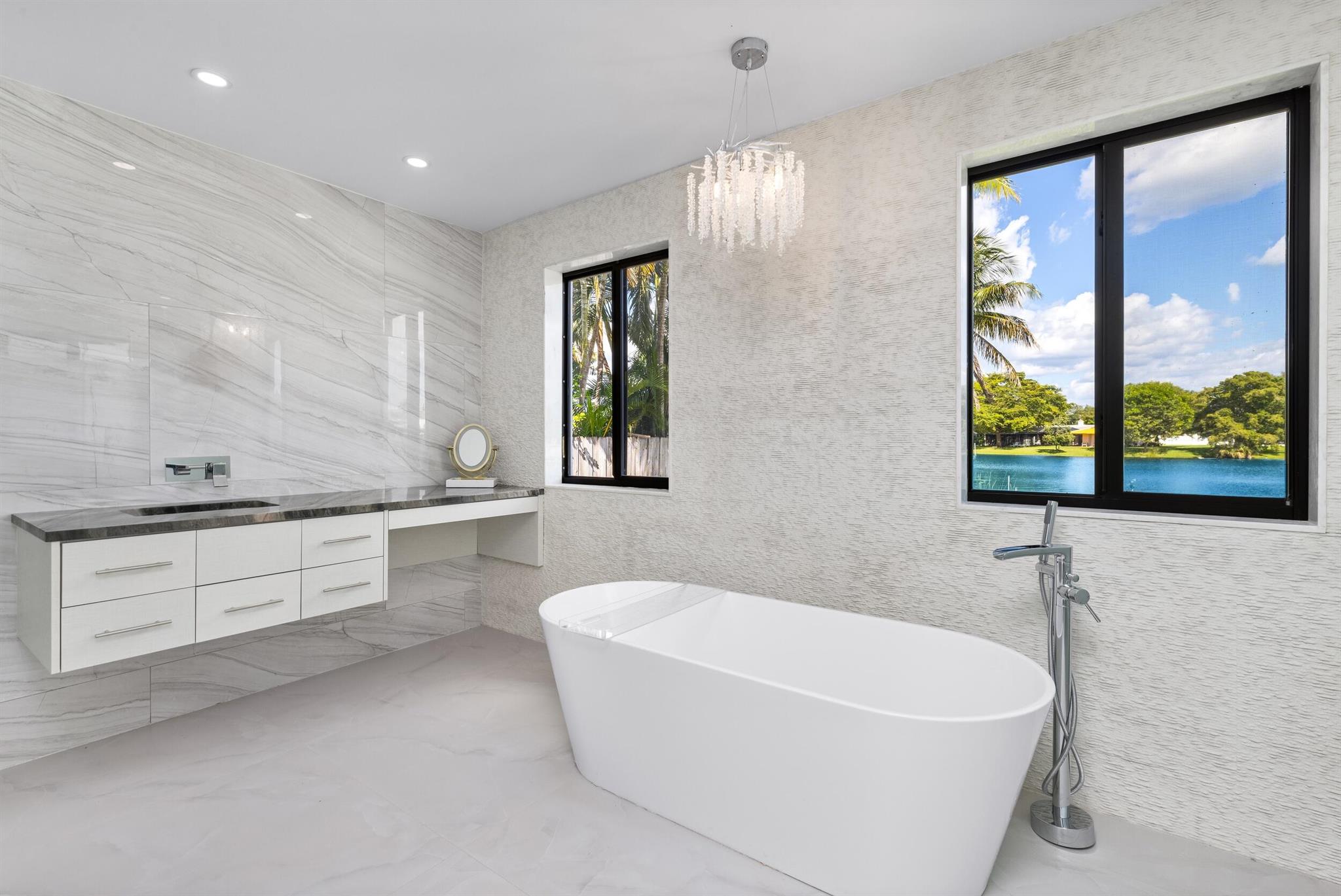 GREYKNOLL GOLF ESTS - Residential