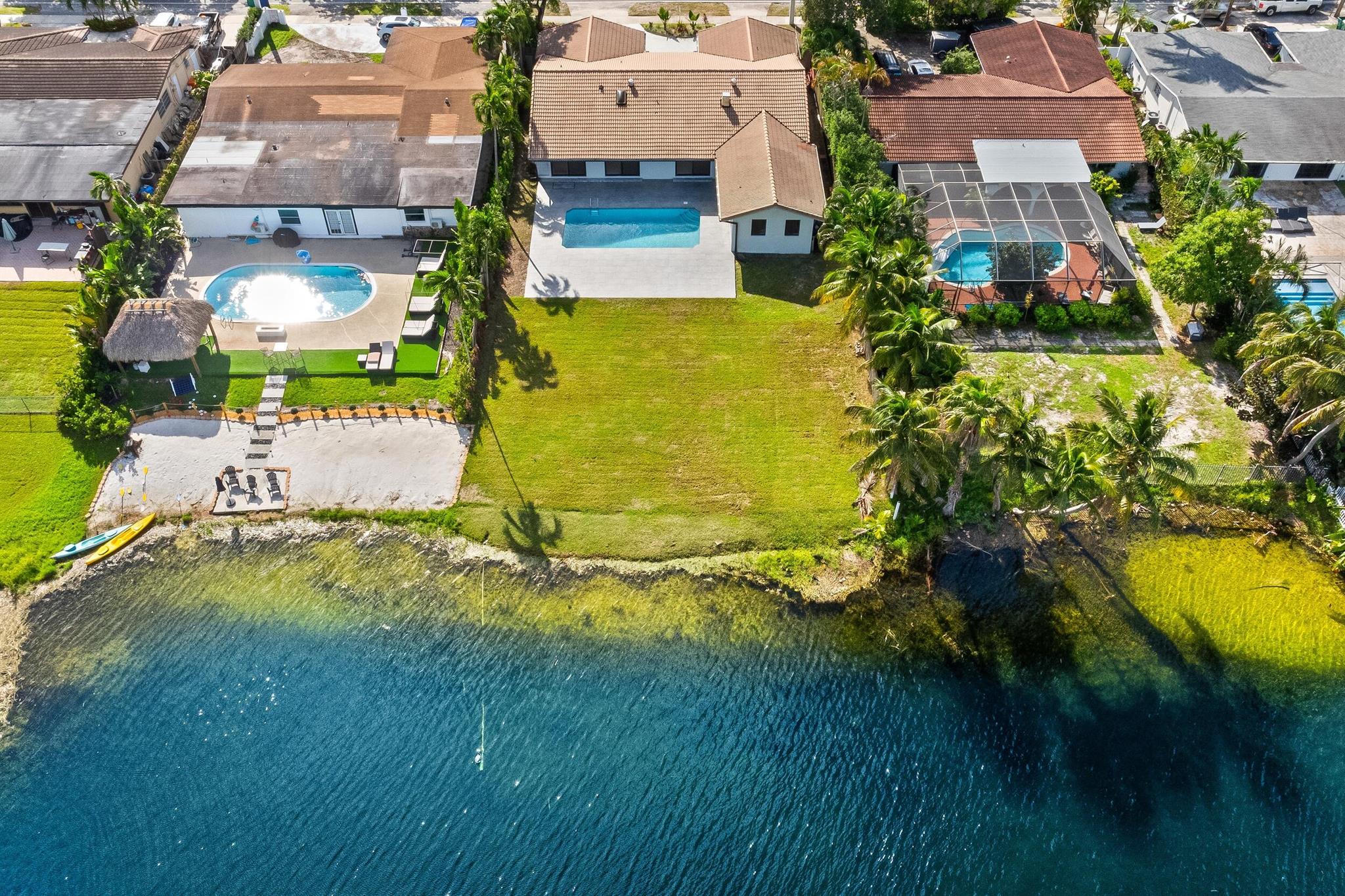 GREYKNOLL GOLF ESTS - Residential