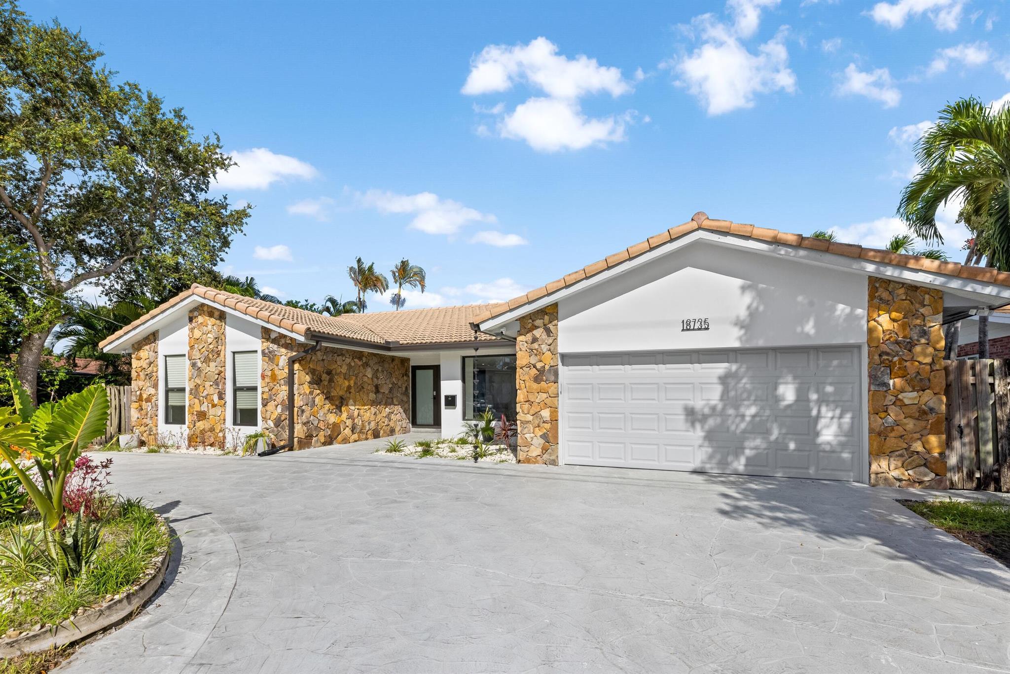 GREYKNOLL GOLF ESTS - Residential