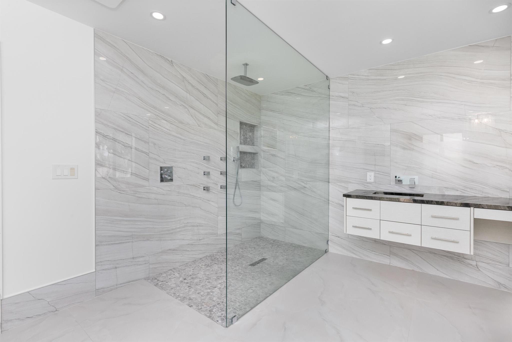 GREYKNOLL GOLF ESTS - Residential