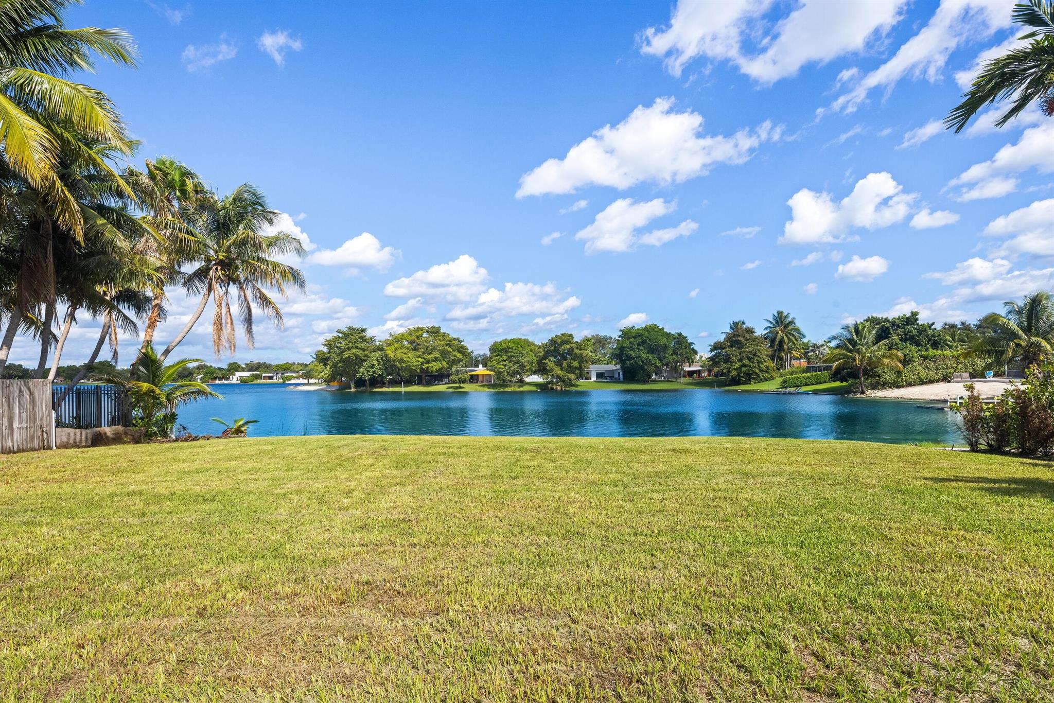 GREYKNOLL GOLF ESTS - Residential