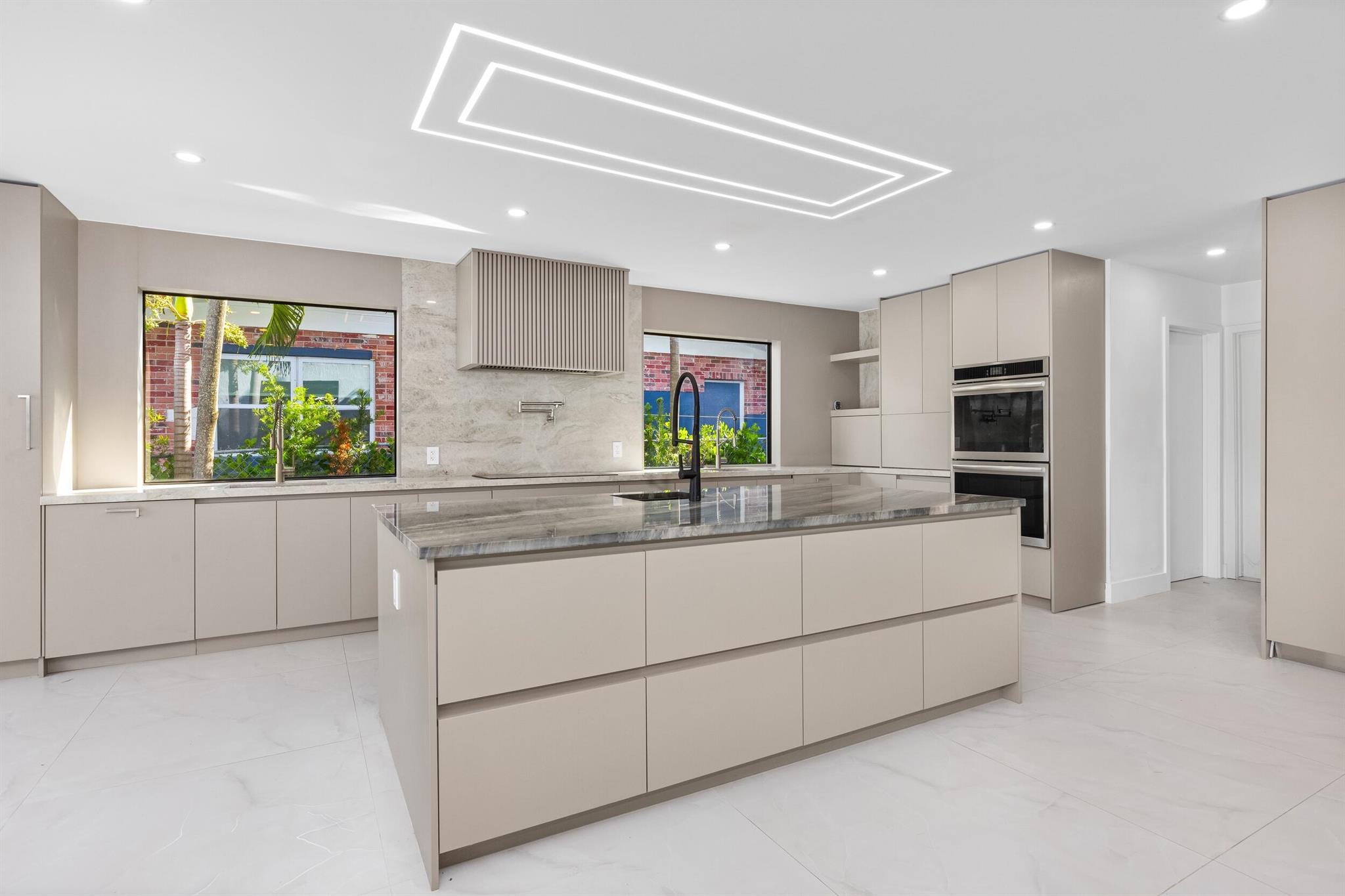 GREYKNOLL GOLF ESTS - Residential