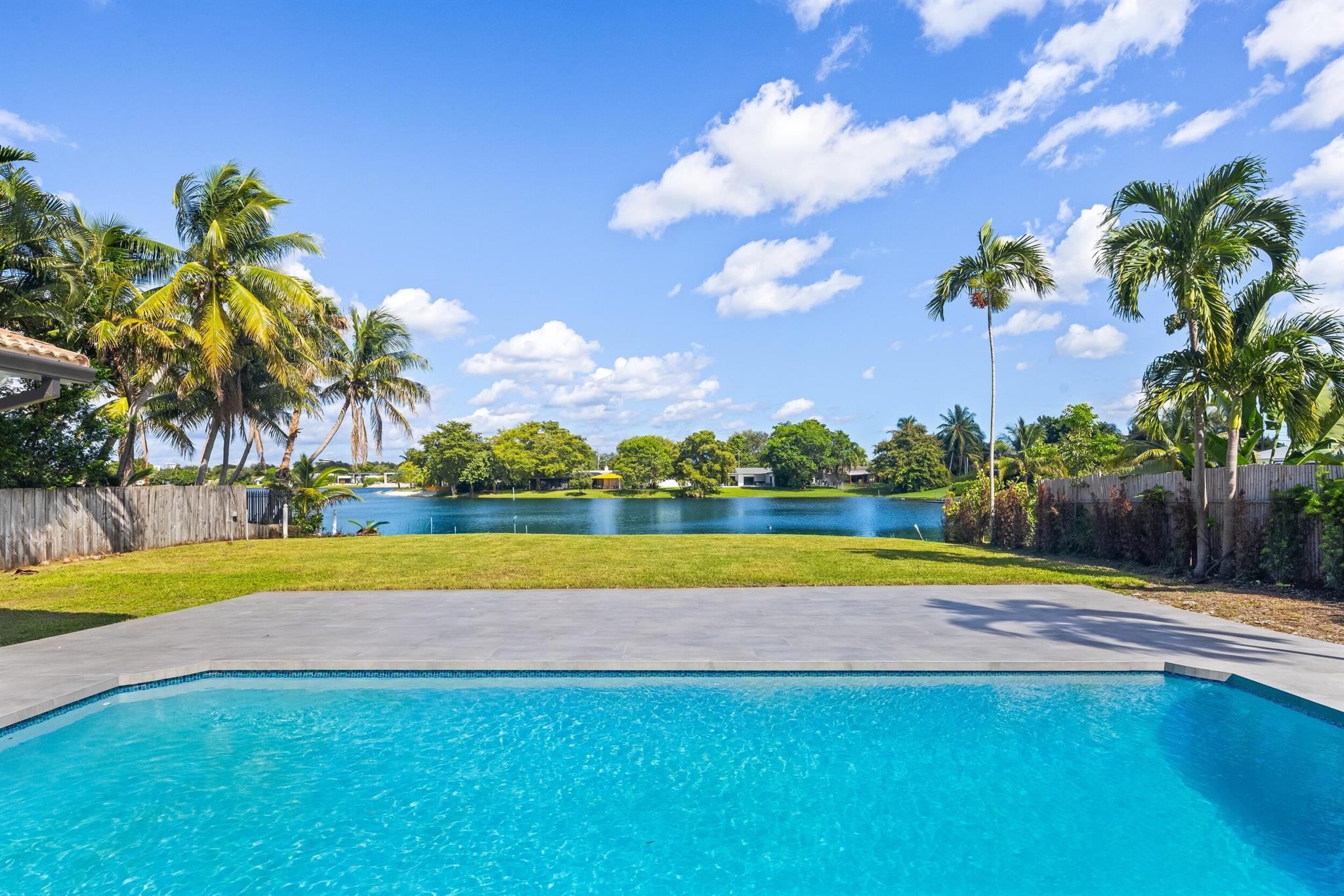 GREYKNOLL GOLF ESTS - Residential