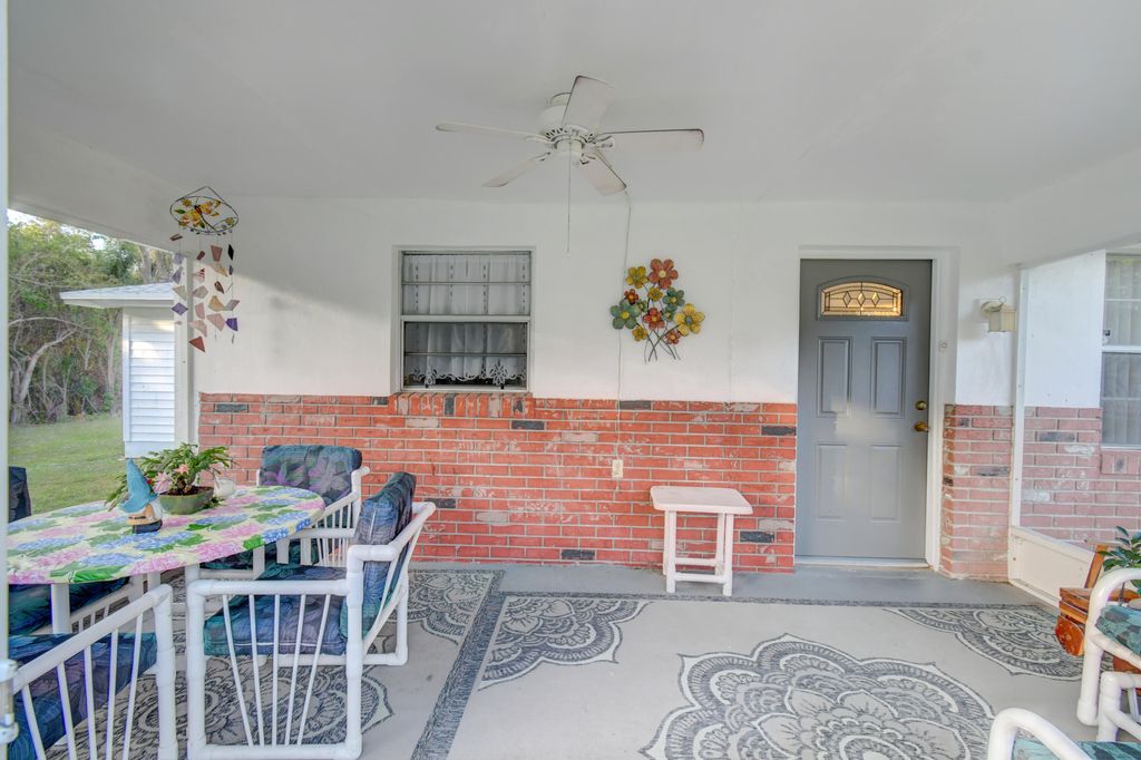 Photo of 702 Sharon Terrace, Fort Pierce, FL 34982 (MLS # R10951517)