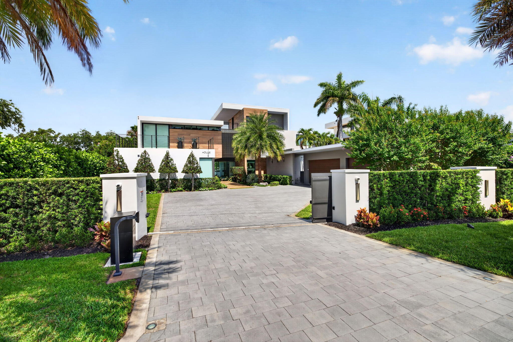 1529 Middle River Drive