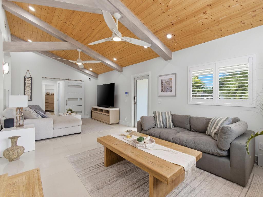 SEACREST PARK - Residential Lease