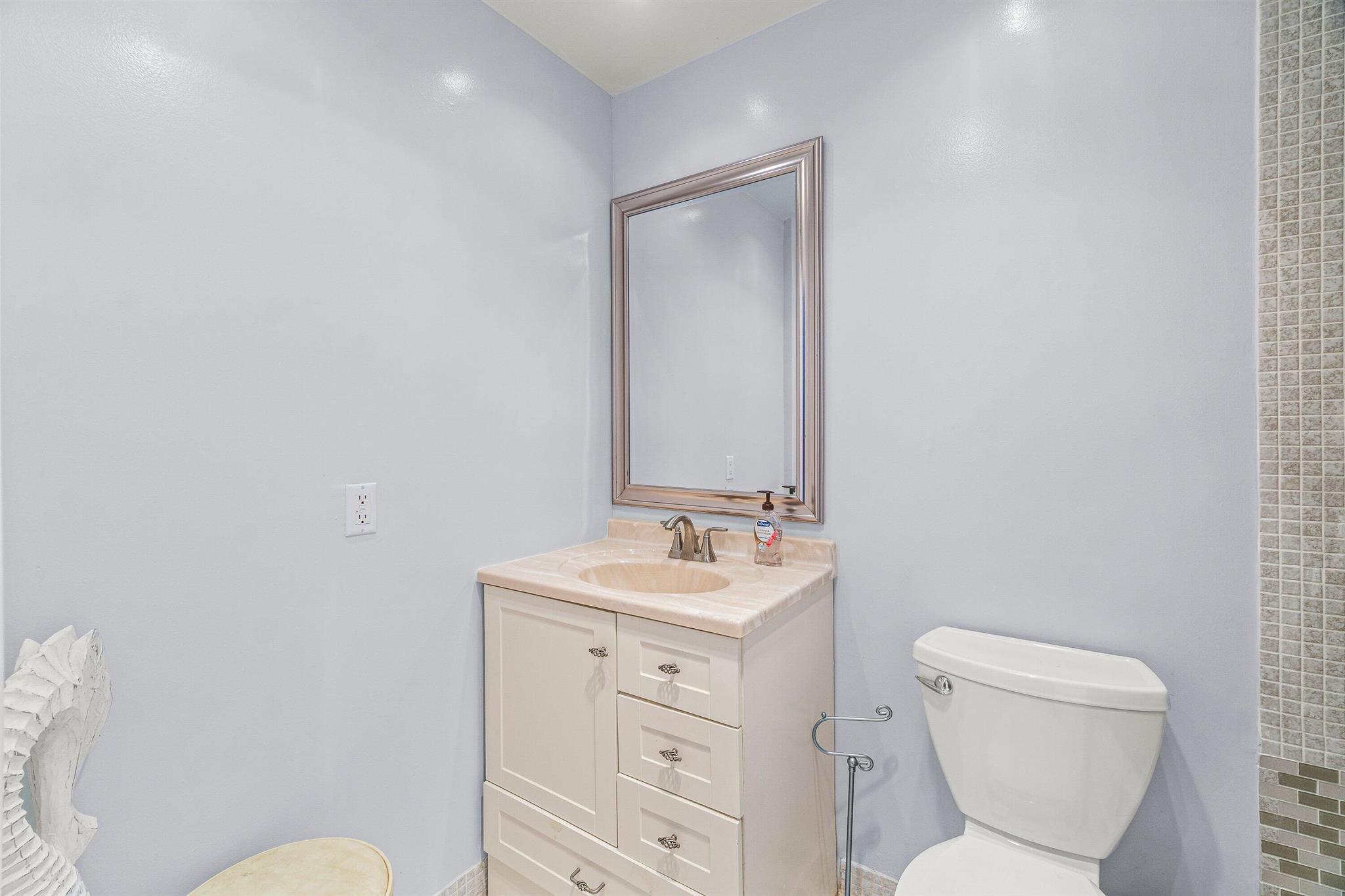 KINGS POINT SAXONY CONDOS - Residential