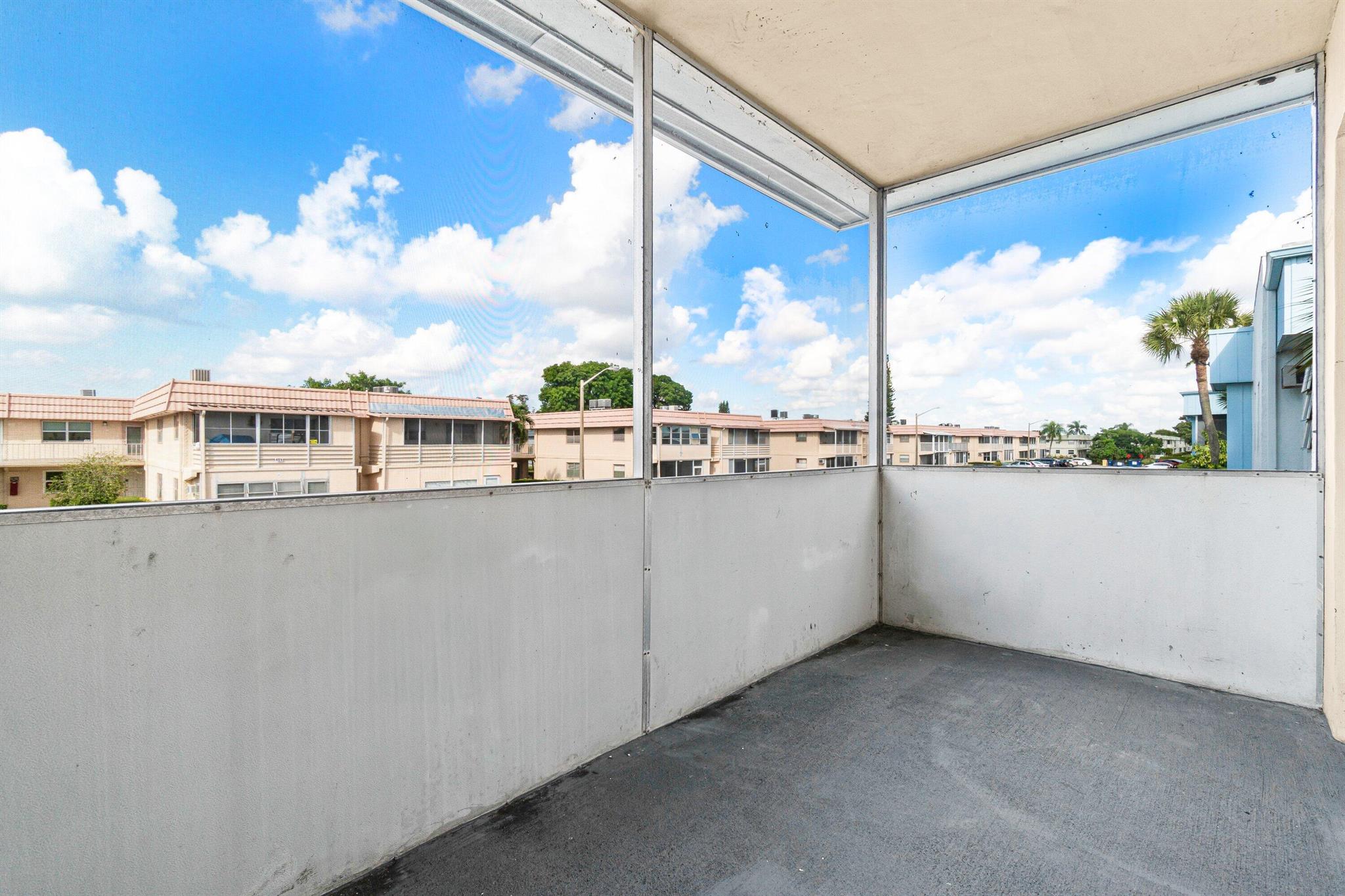 KINGS POINT SAXONY CONDOS - Residential