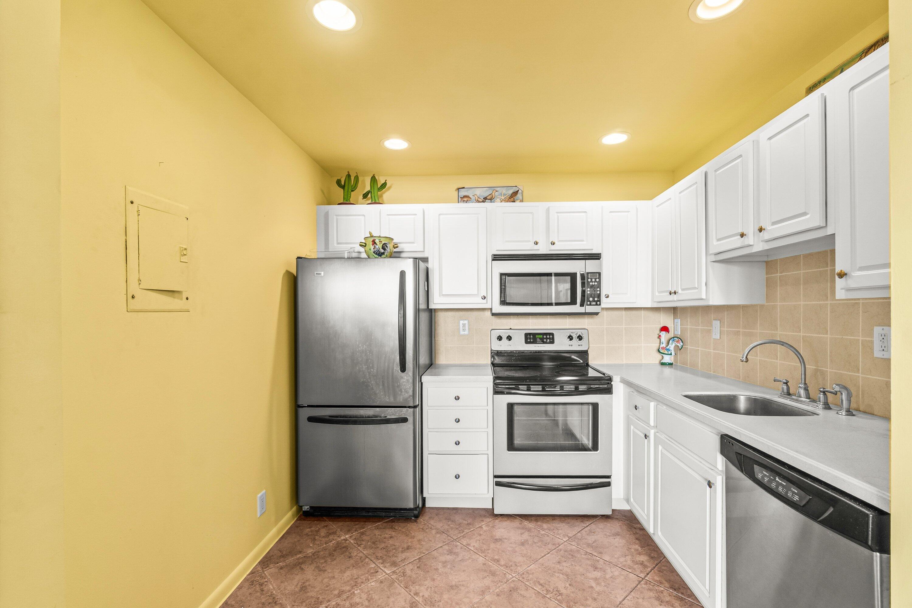 KINGS POINT SAXONY CONDOS - Residential